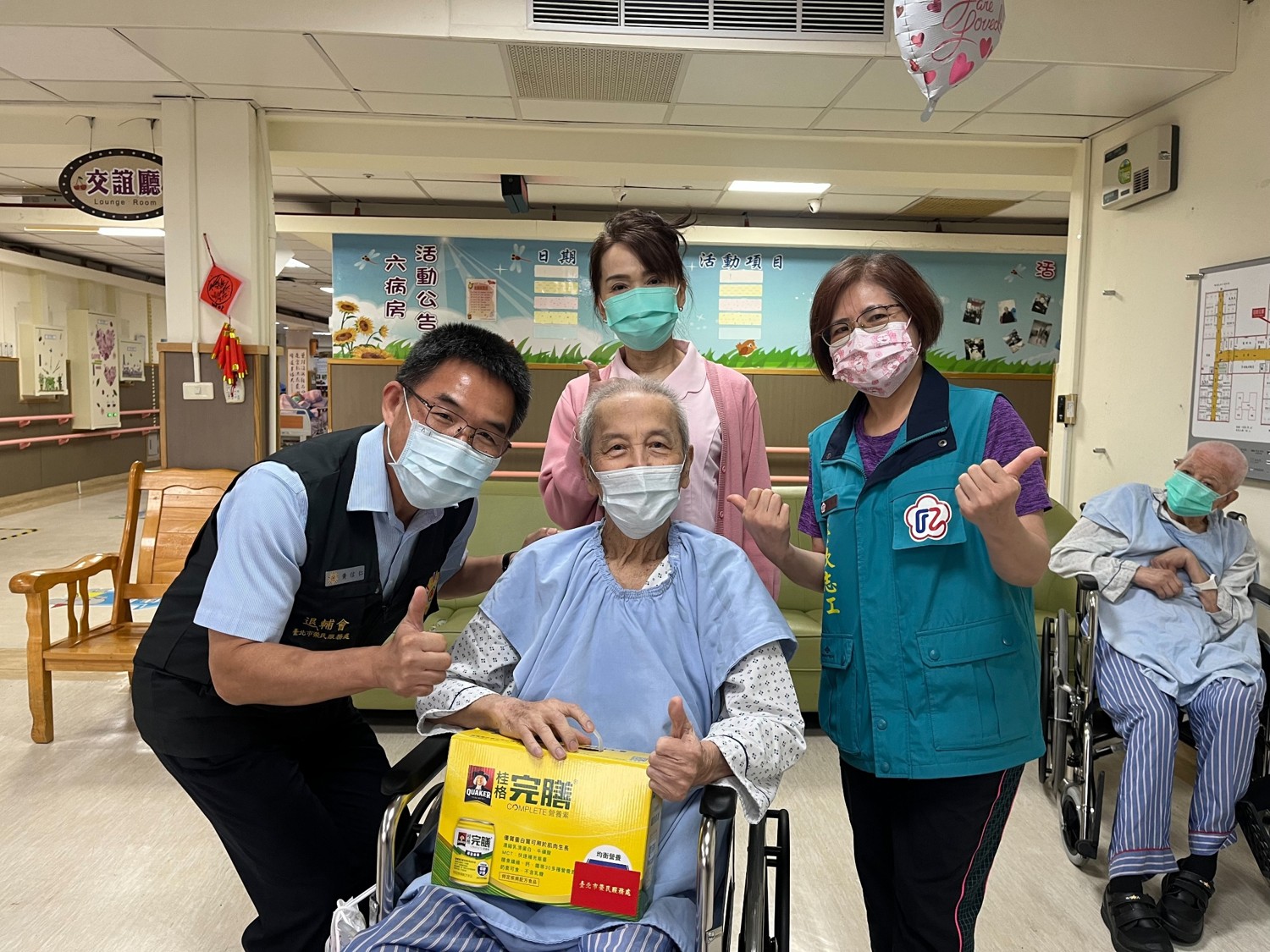 臺北市榮服處赴宜蘭蘇澳及員山分院,探視慰問住院榮民