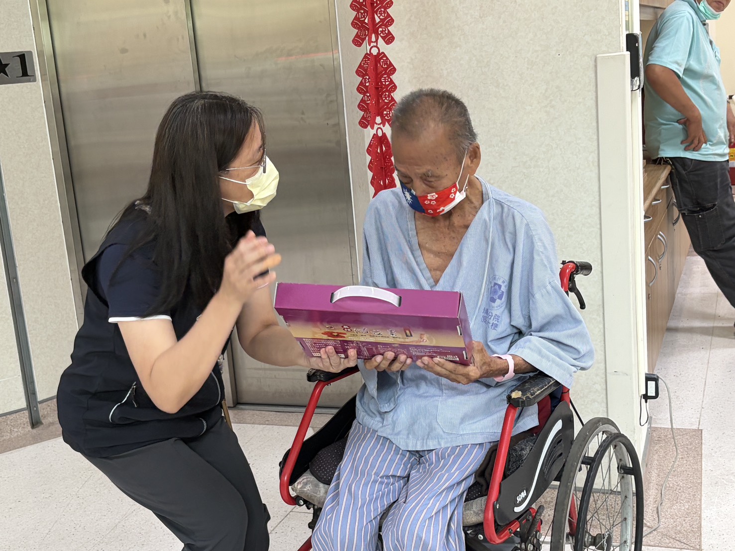 落實感動服務 南投縣榮服處端節慰問住院榮民