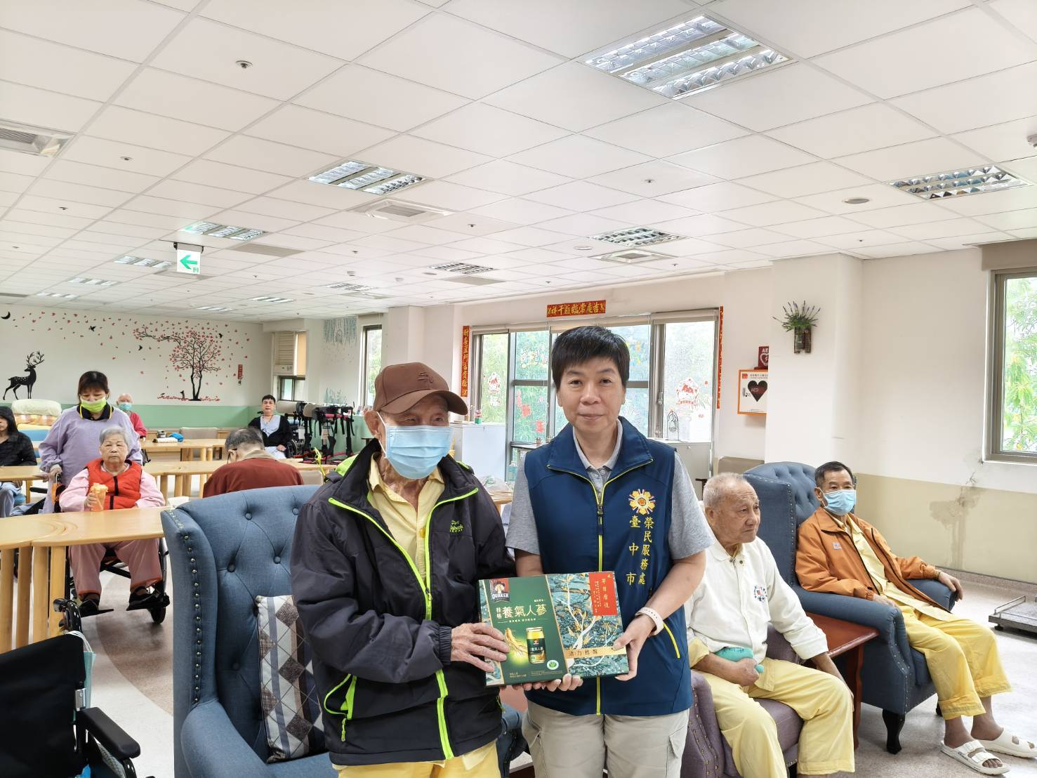 臺中市榮服處王怡處長端節慰訪埔榮住院榮民1
