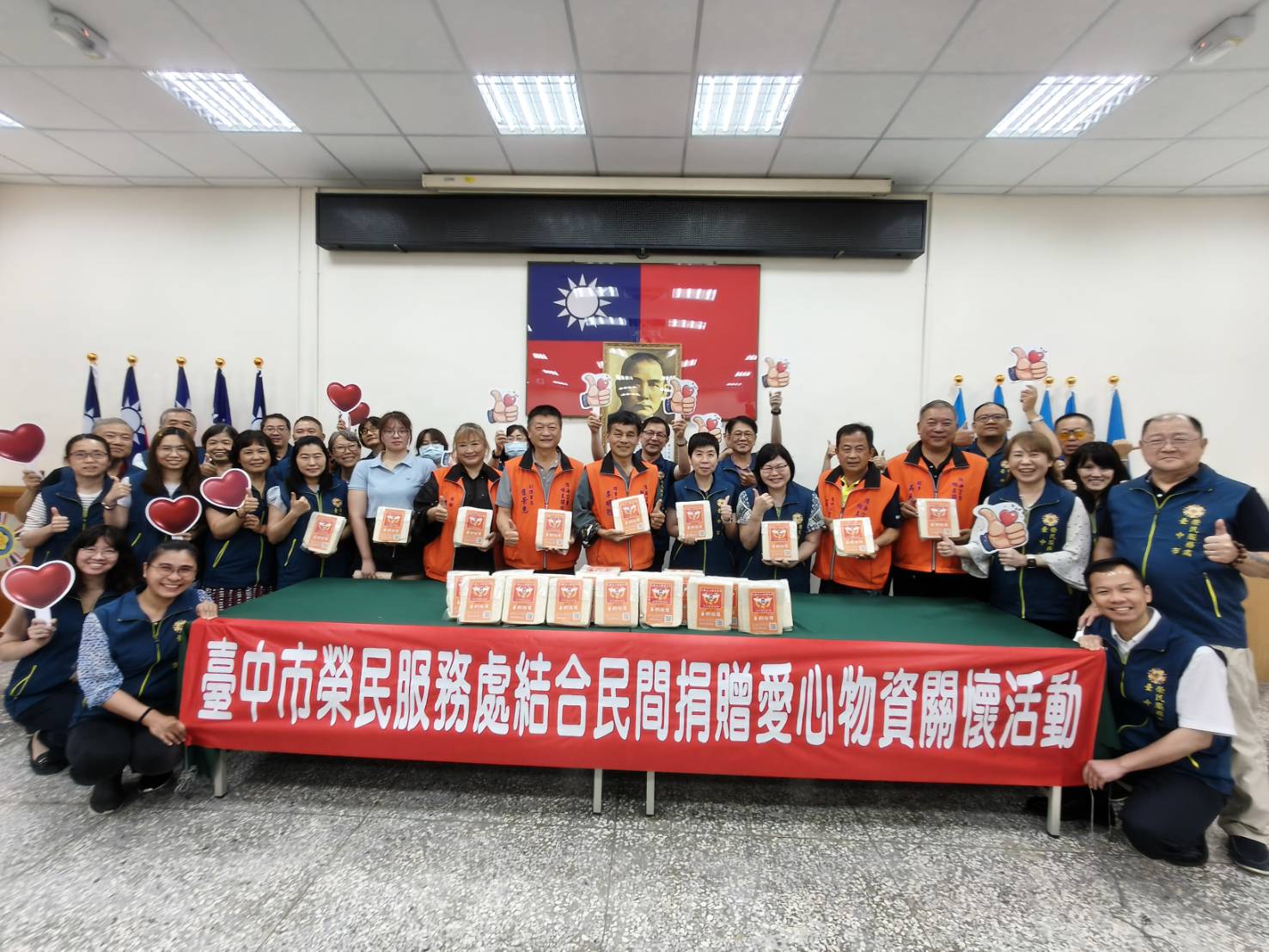 陸海空軍相互關懷協會捐助遺孤認養金及民生物資 攜手臺中榮服處關懷榮民眷
