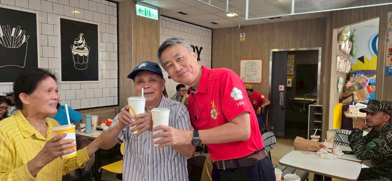 LINE_ALBUM_1160616麥當勞百歲慶生_260616_3