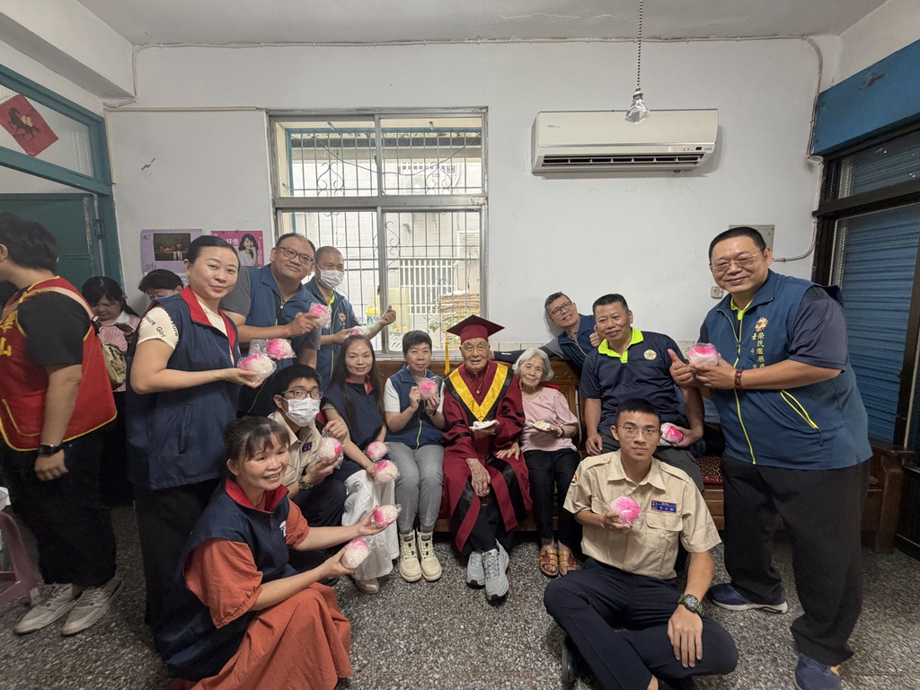 臺中市榮服處王怡文處長率同仁向百歲榮民廖錦標祝壽-1