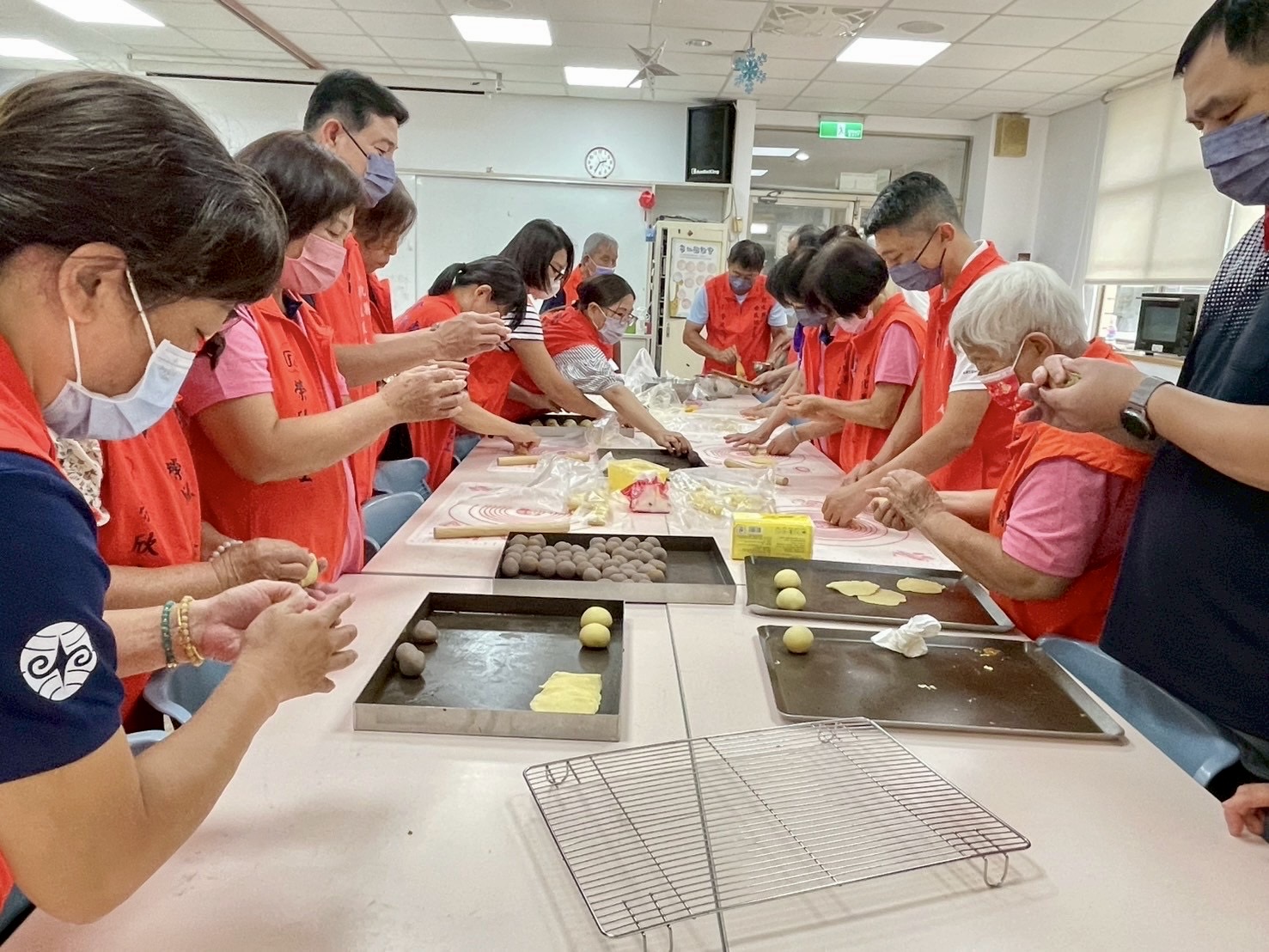 彰化榮服處攜手榮欣志工 手作月餅傳遞中秋關懷4