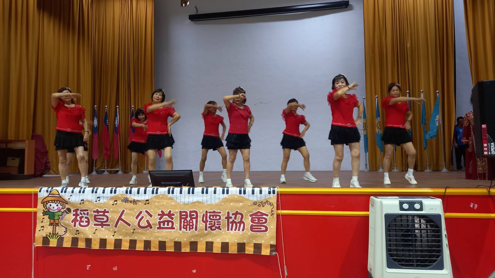 晨韻美女舞蹈團表演