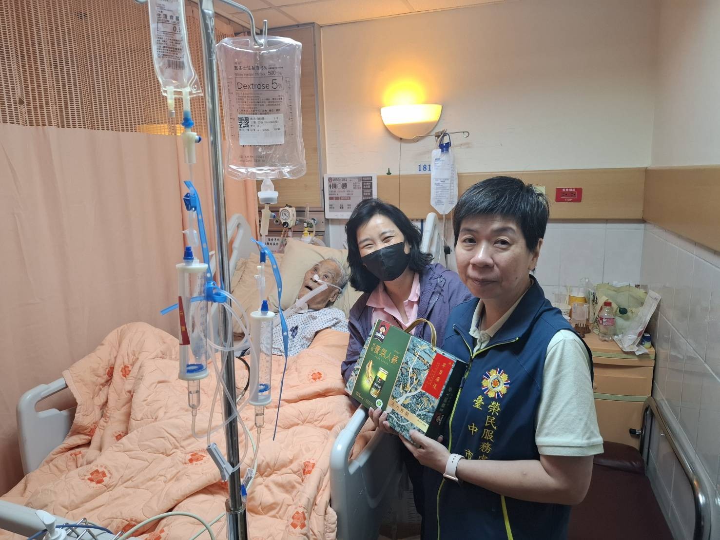 端午送暖情繫榮光 臺中市榮服處處長於端節前夕慰訪臺中榮民總醫院住院榮民