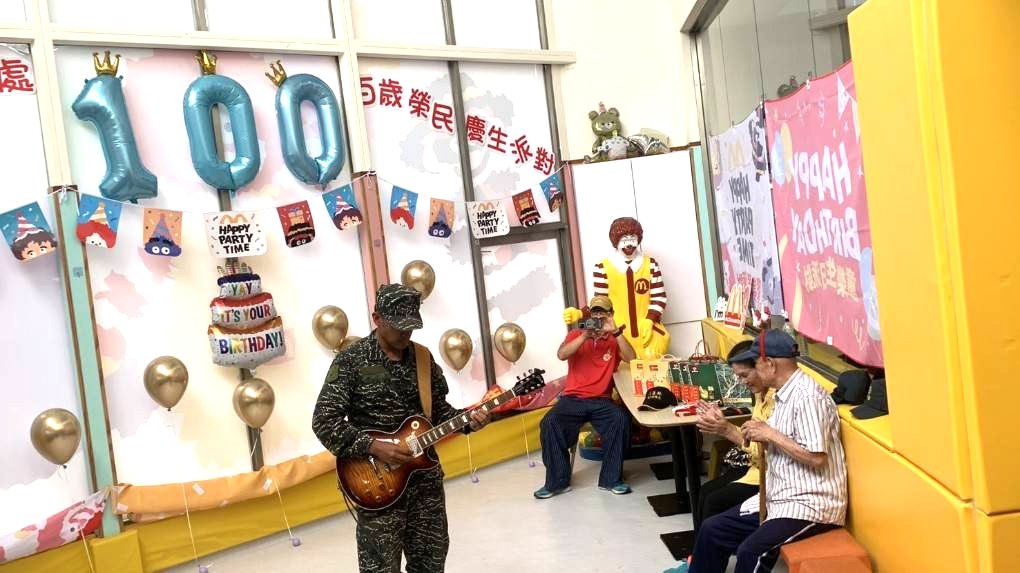 薛勝文先生帶來二胡及空靈鼓演奏,以悠揚空靈的樂音傳遞平靜與祝福2