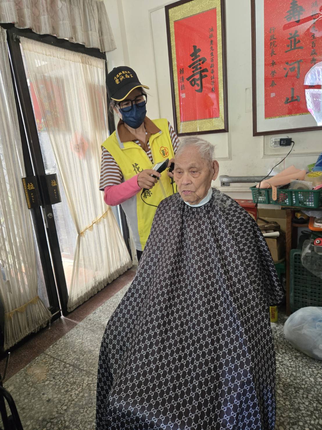 義剪服務傳遞著榮服的溫暖