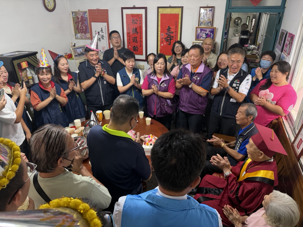 臺中市榮服處、各界政要與中華佛教善緣慈善會齊聚向百歲榮民廖錦標祝壽
