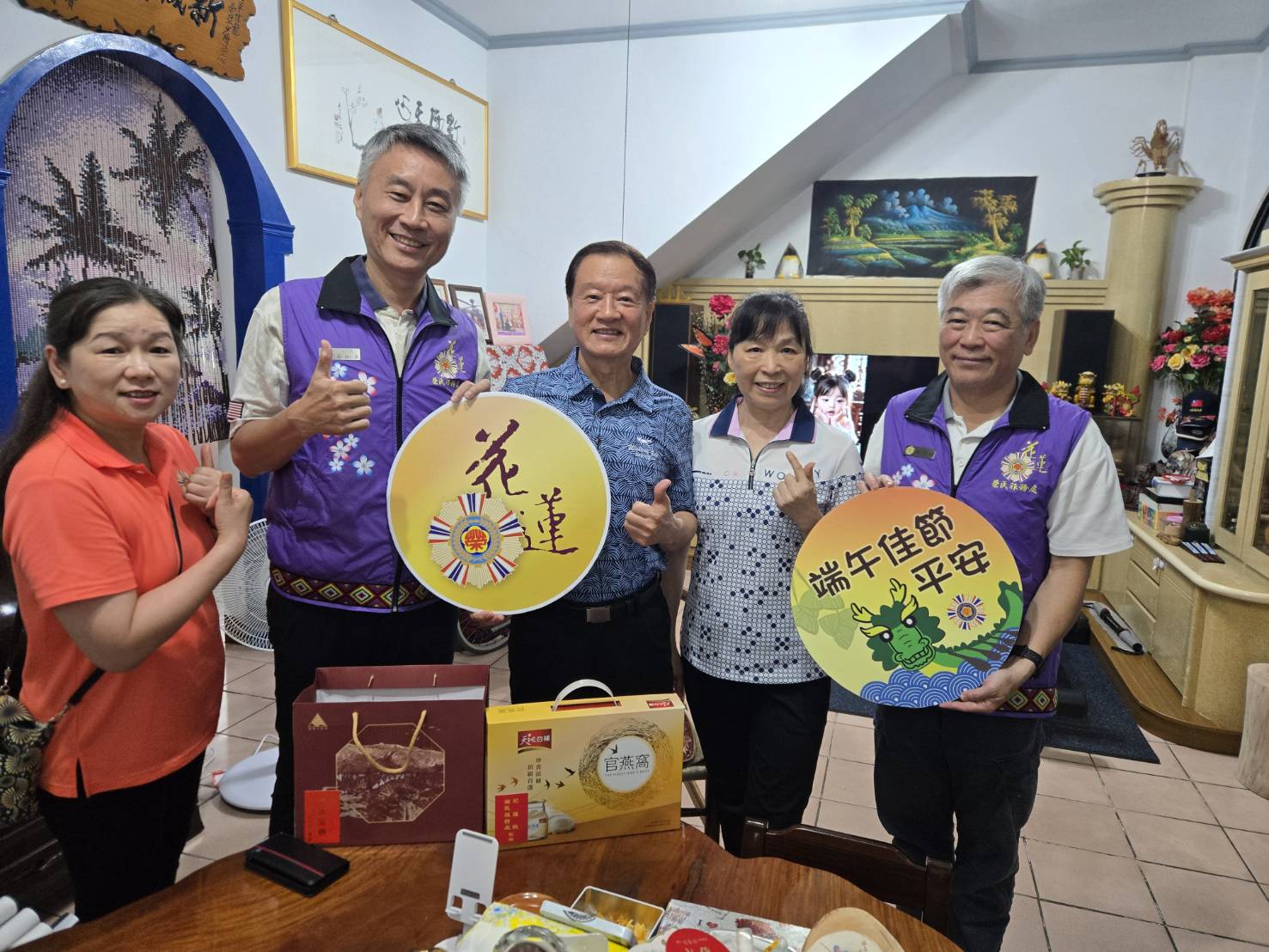 花蓮縣榮民服務處端節前夕拜訪前國防部副部長王信龍上將　致贈端節禮盒