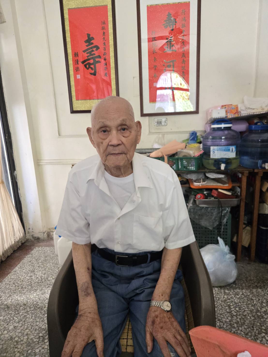 符爺爺理髮後精神奕奕