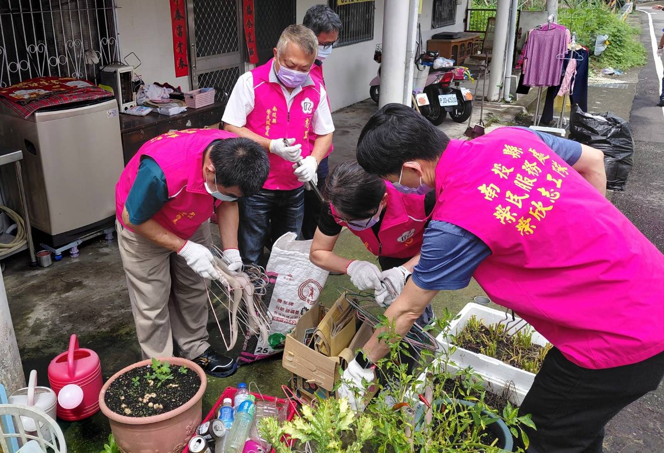 南投縣榮服處榮欣志工竹山隊感動服務 端節前夕協助遺眷居家環境整理