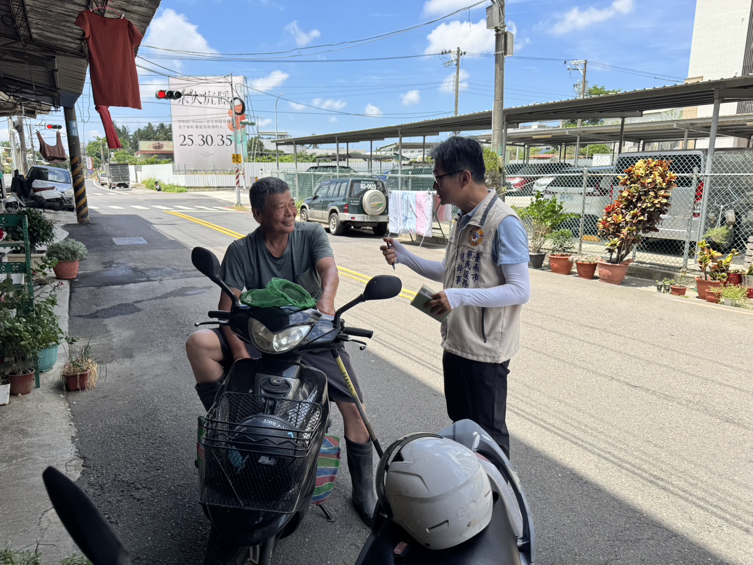 臺南市榮服處訪慰榮民(眷)，推廣數位照護關心您