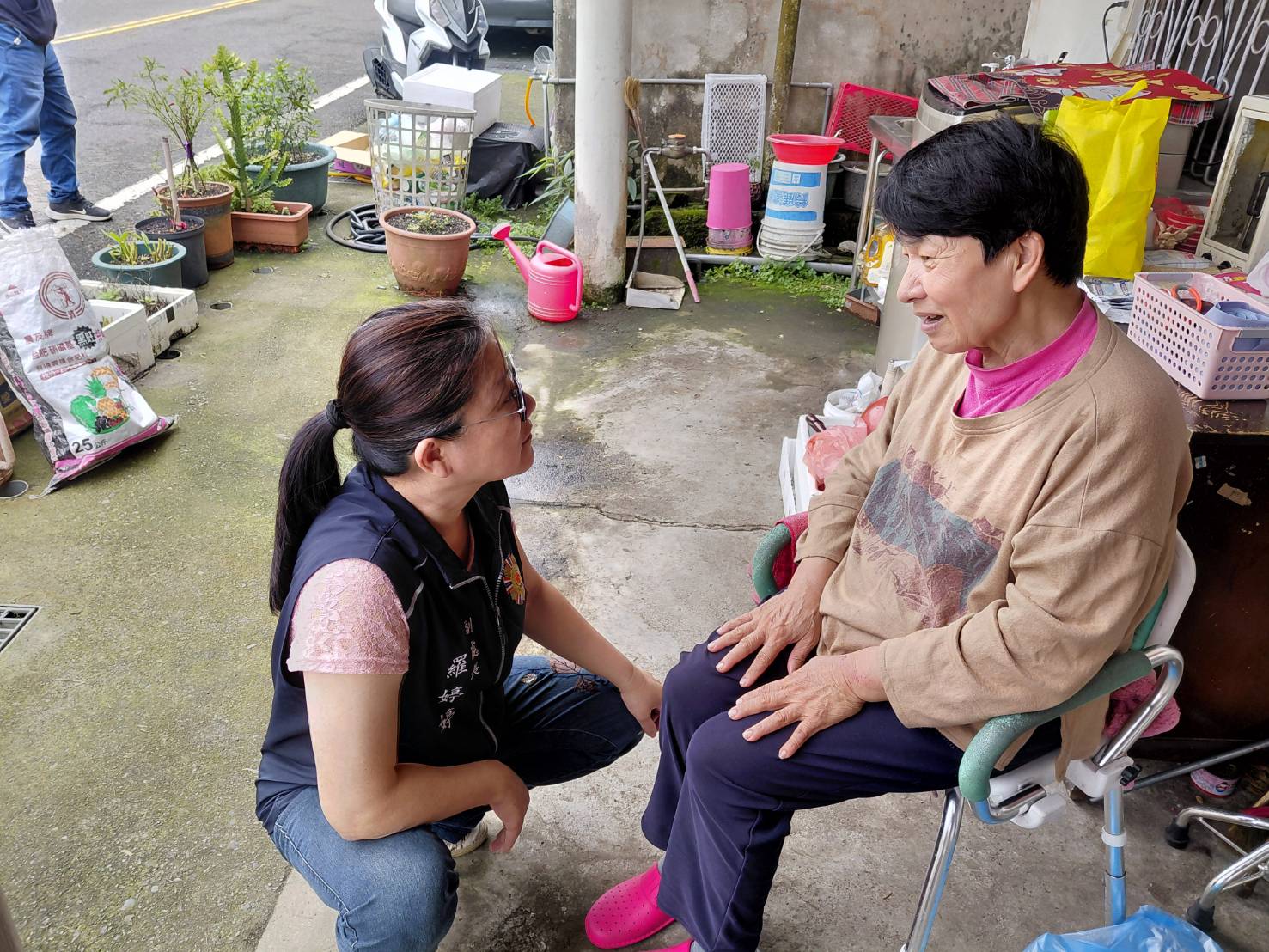 南投縣榮服處榮欣志工竹山隊感動服務 端節前夕協助遺眷居家環境整理