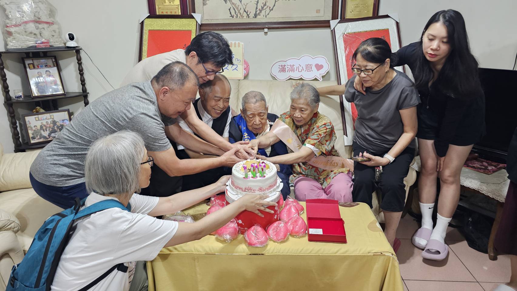 臺北市榮服處文山區祝壽 暖慶政戰張爺爺百歲嵩壽