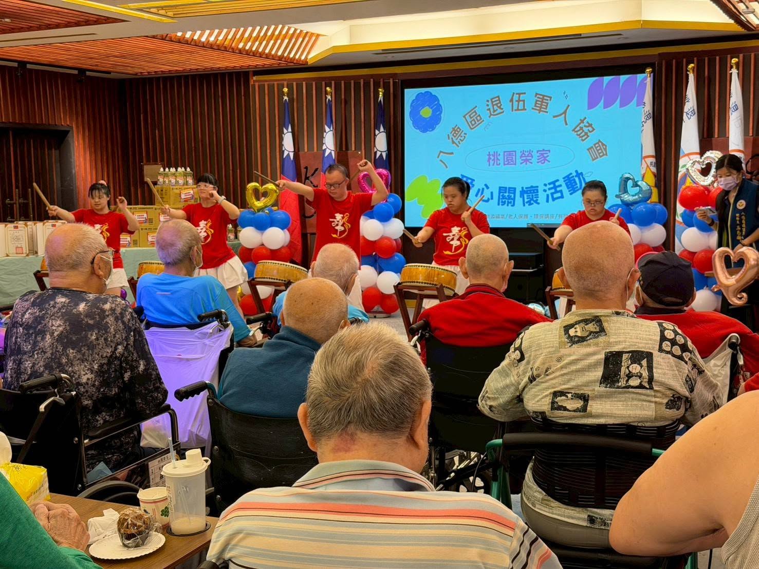 八德區退伍軍人協會愛心歡聚桃園榮家❤太鼓迎福慶人瑞🥳