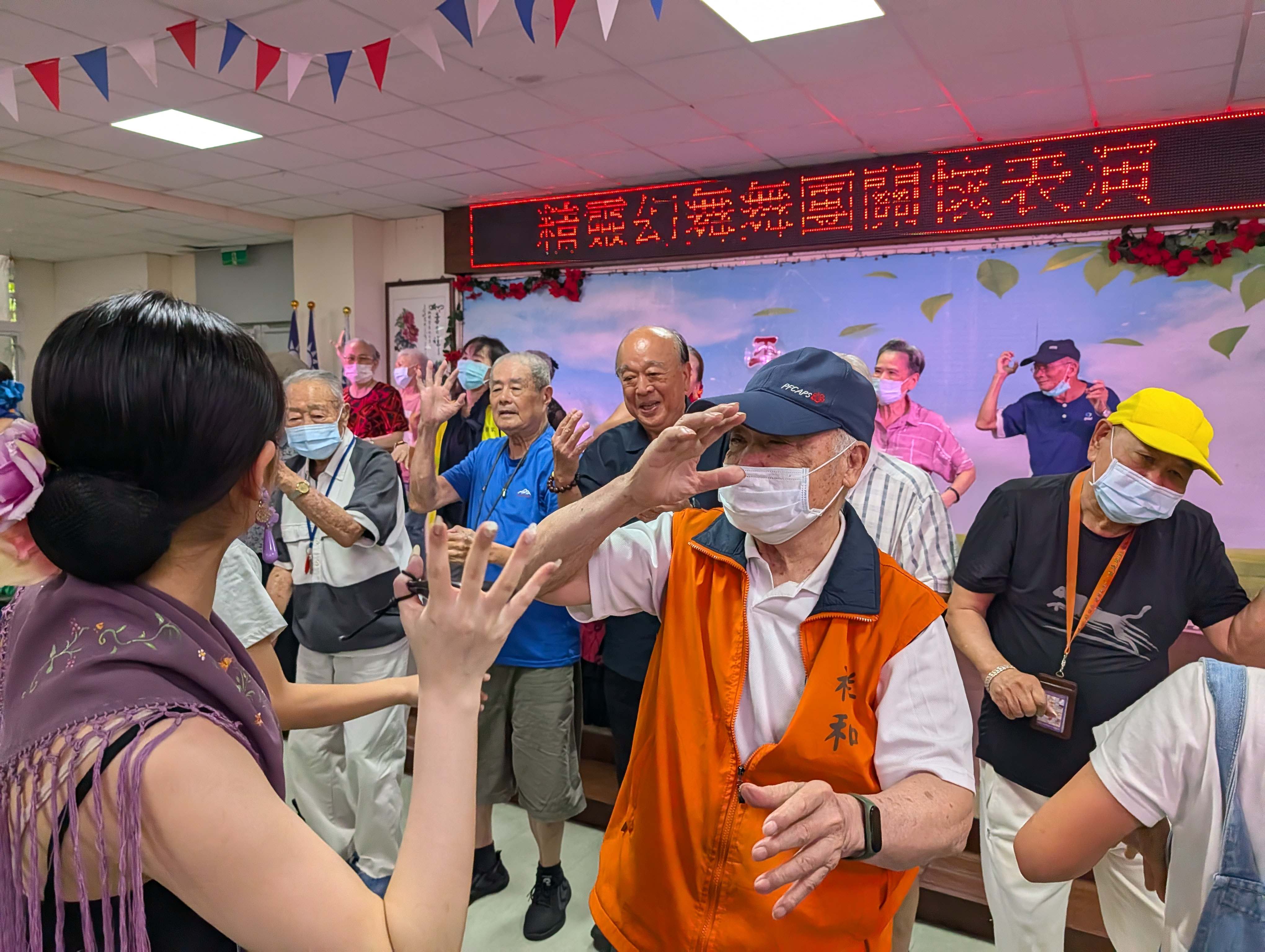 精靈幻舞團充滿生命力舞蹈 溫暖板橋榮家長輩照片8