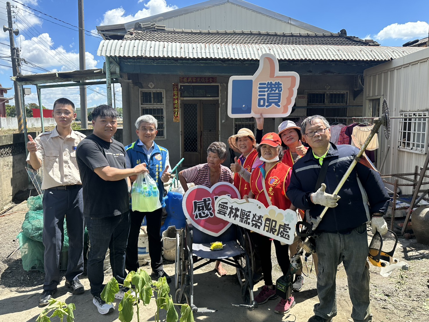 雲林暖流不間斷 志工到府打掃傳愛高齡獨居榮民眷-1
