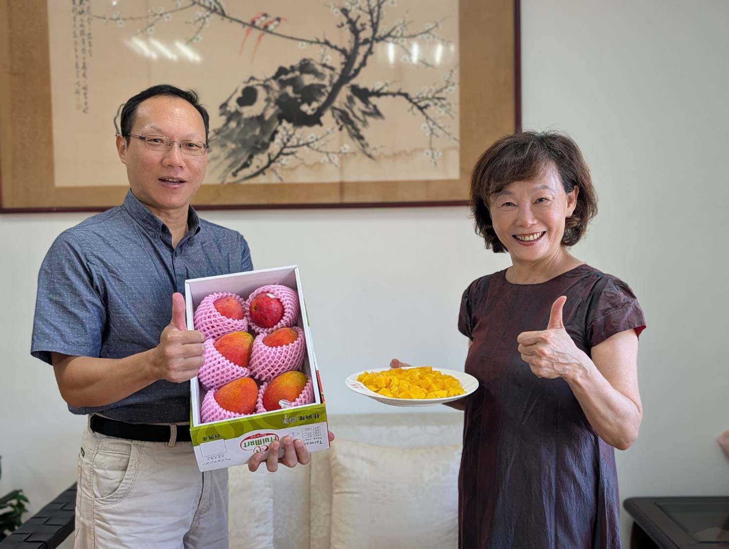 輔導會嚴德發主任委員盛夏芒香傳愛 板橋榮家榮民長輩甜在心頭
