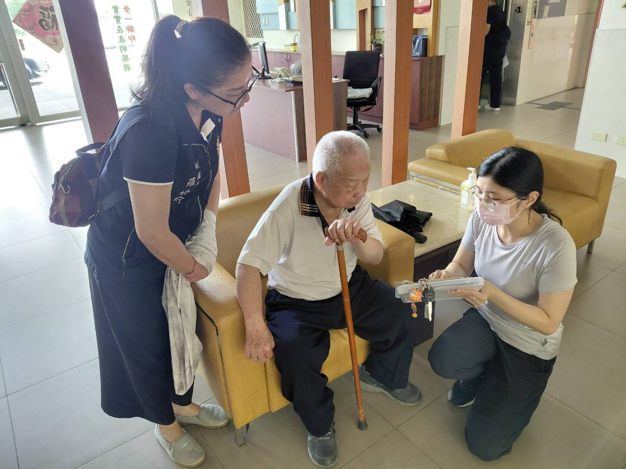 南投縣榮服處陪伴高齡獨居榮民參訪雲林榮家