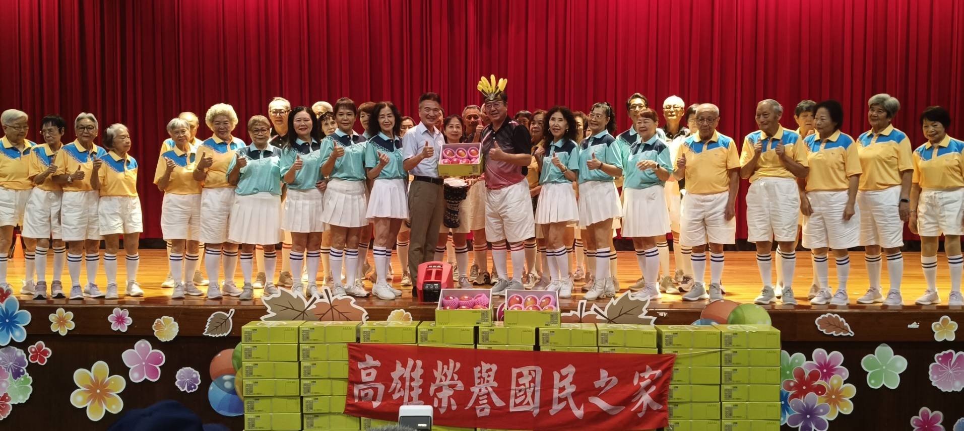 嚴德發主委見證欣高溫情贈芒果2