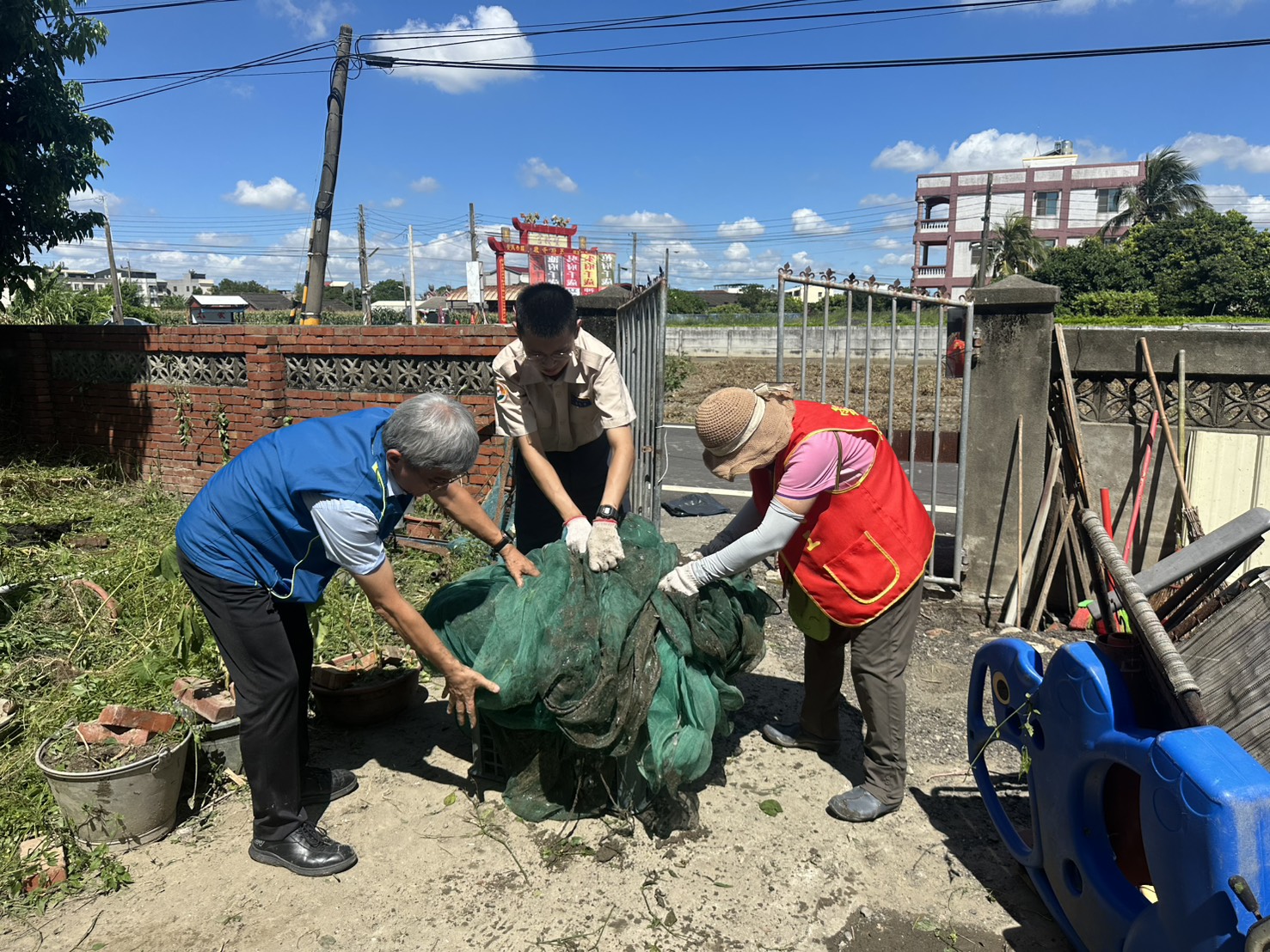 雲林暖流不間斷 志工到府打掃傳愛高齡獨居榮民眷-4