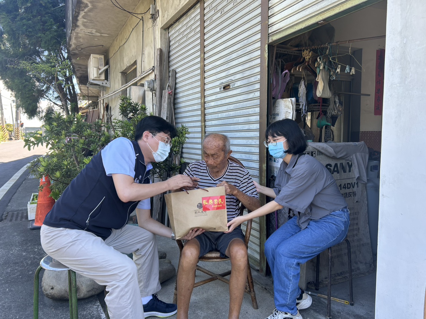 南投榮服處走訪基層關懷榮民眷 貼心叮嚀防颱與居家安全