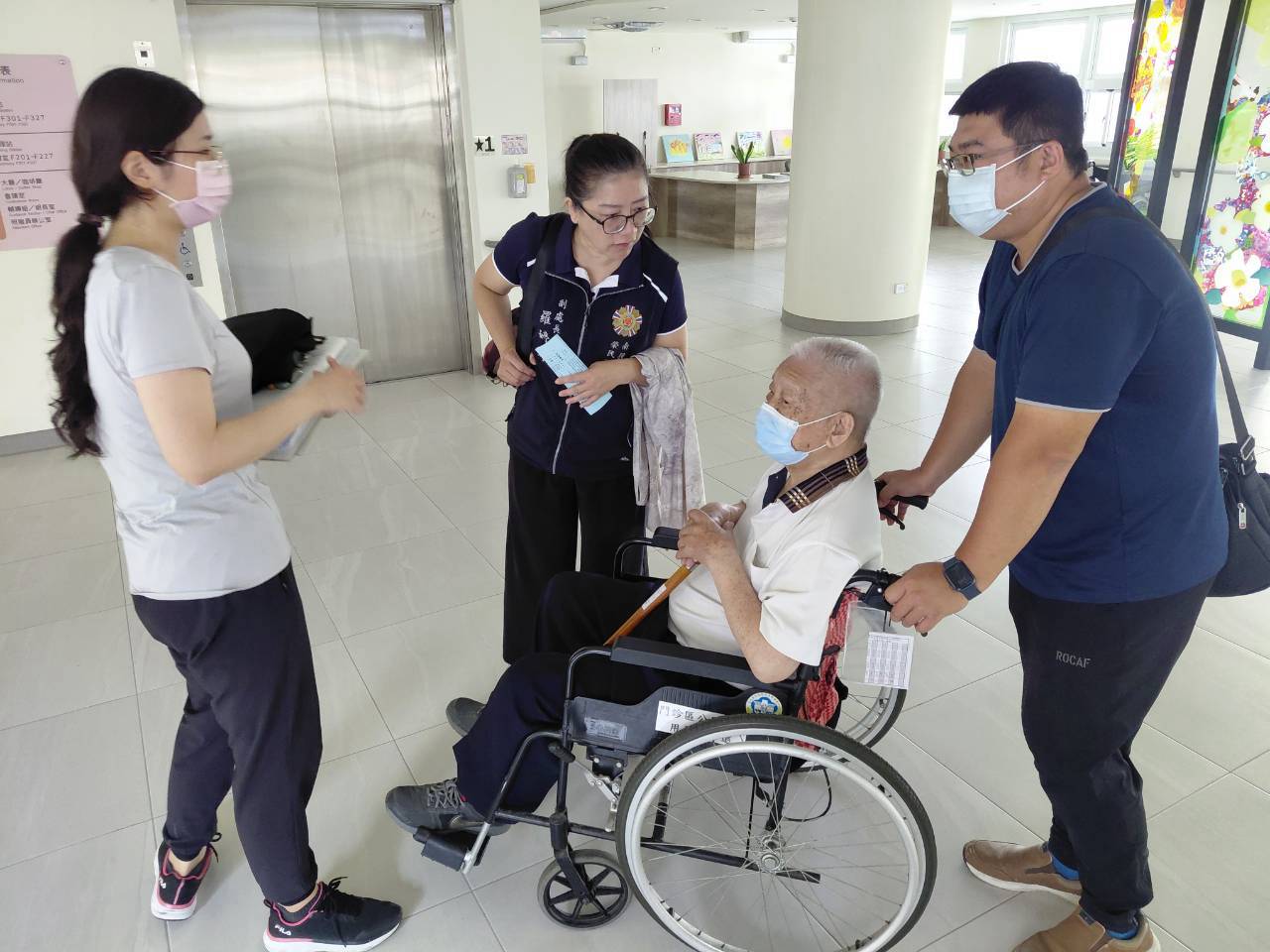 南投縣榮服處陪伴高齡獨居榮民參訪雲林榮家