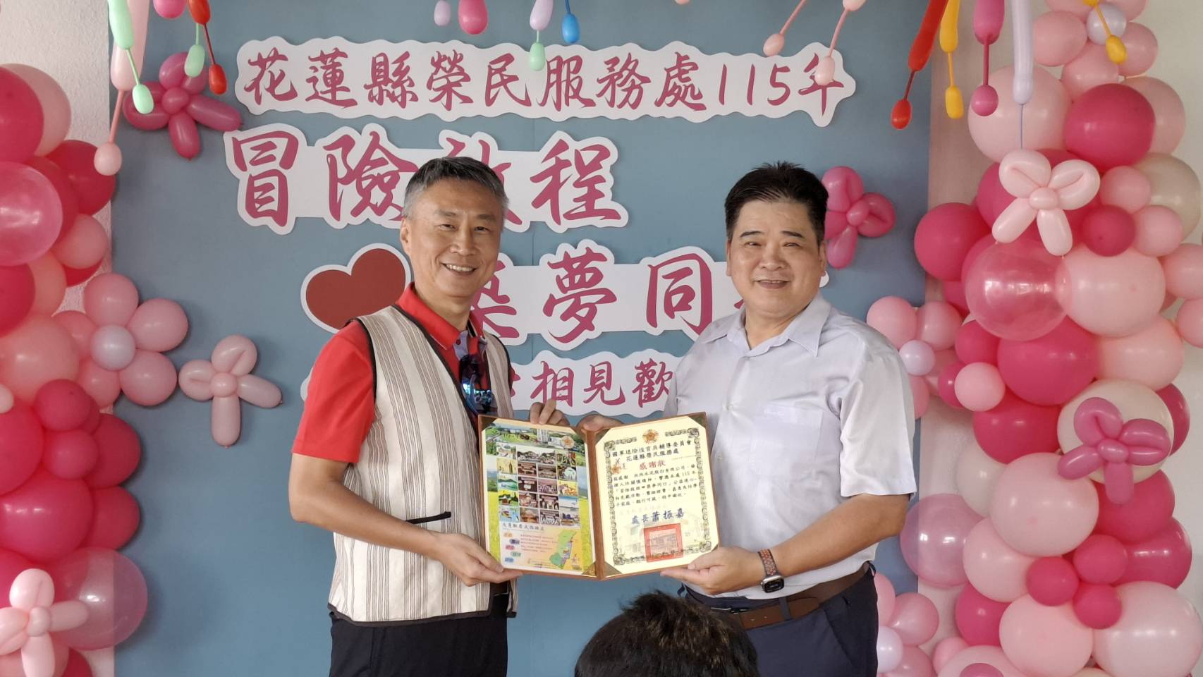 7.感謝欣欣水泥企業股份有限公司(右:李永光經理)