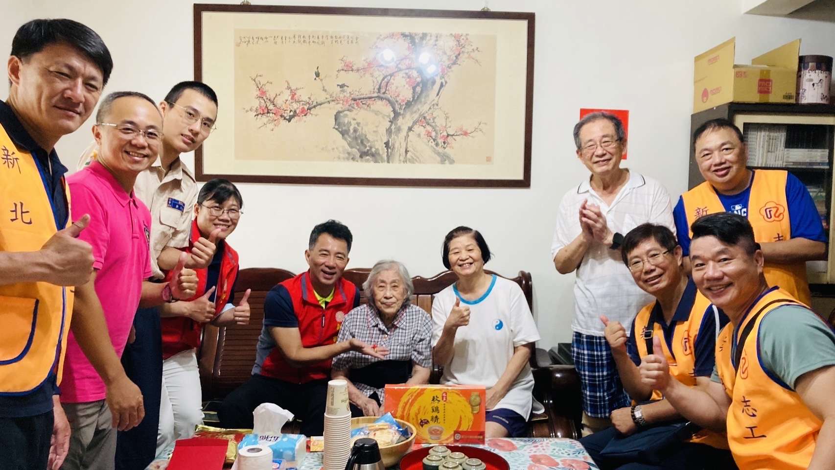 新北市榮服處慶祝莊奶奶百歲壽誕齊唱生日快樂歌