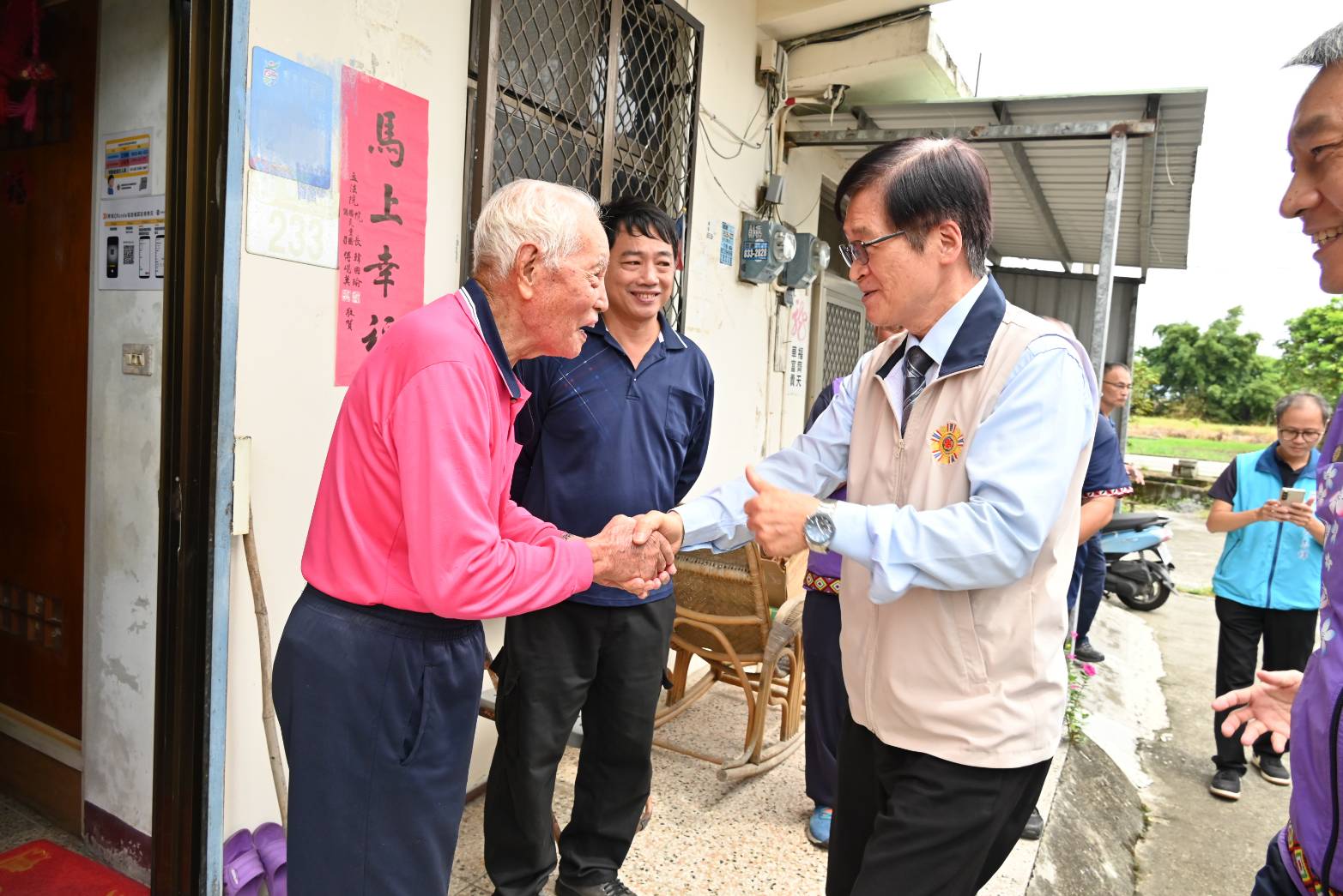 退輔會主委嚴德發探訪百歲及創業有成榮民攜手地方共築安心御老照顧網