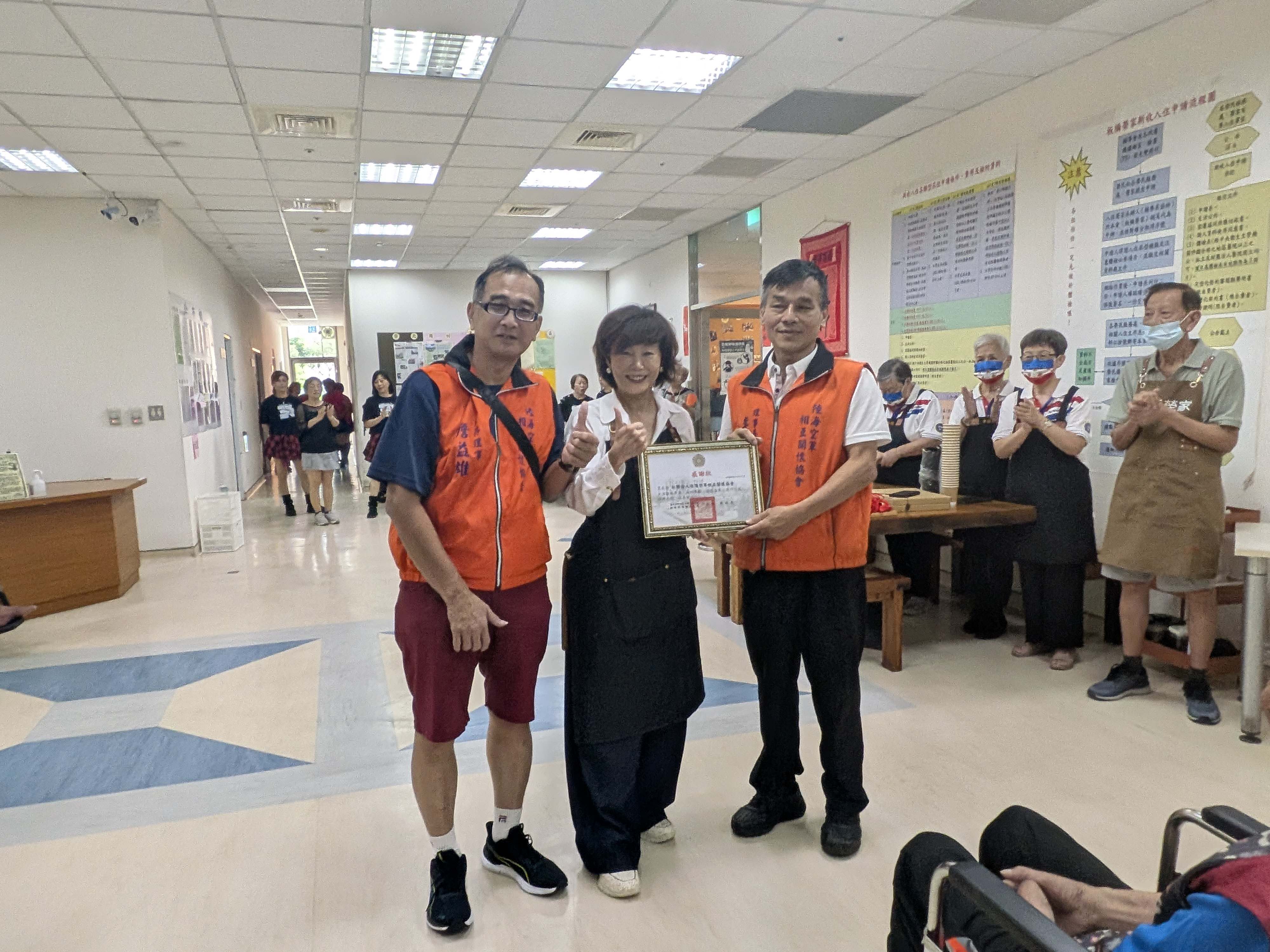 板橋榮家推「行動咖啡車」 讓愛與尊嚴主動走進失能失智長者心房