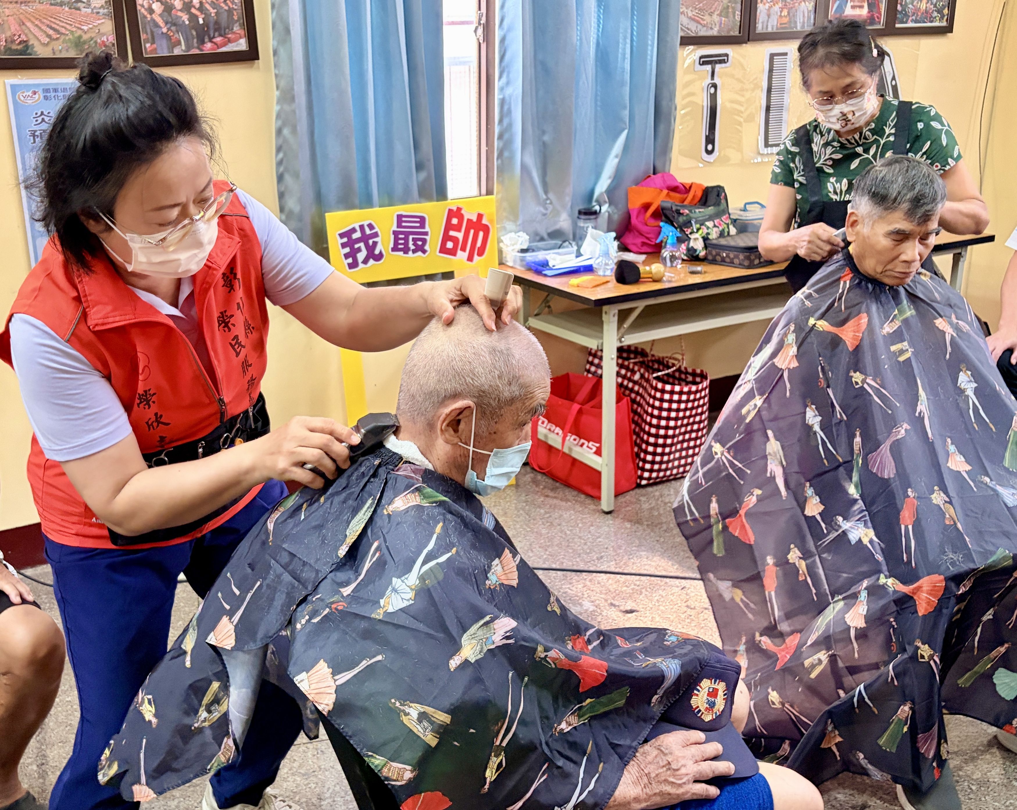 彰化榮服處榮欣志工義剪送愛 剉冰消暑歡慶父親節4-4