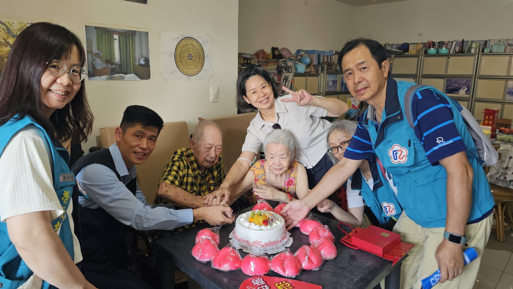 臺北市榮服處百歲賀壽 歡慶文山區空軍爺爺生日快樂