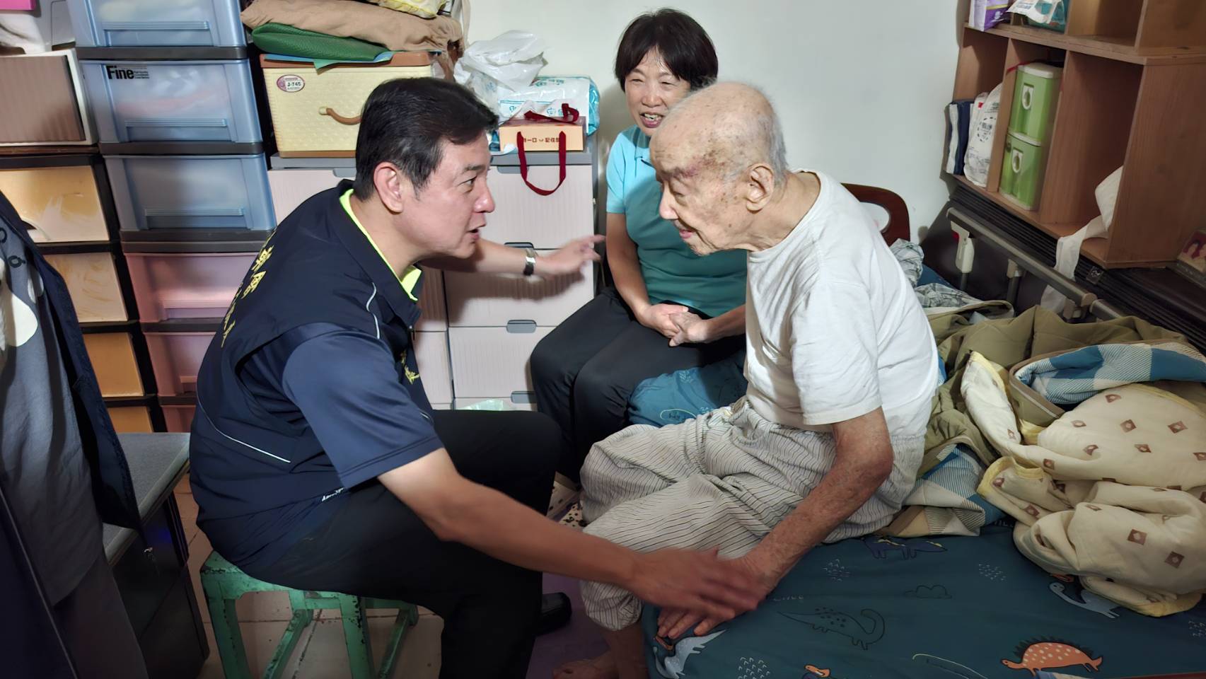 一盒月餅傳心意 彰化榮服處中秋前夕走訪榮民眷送暖1