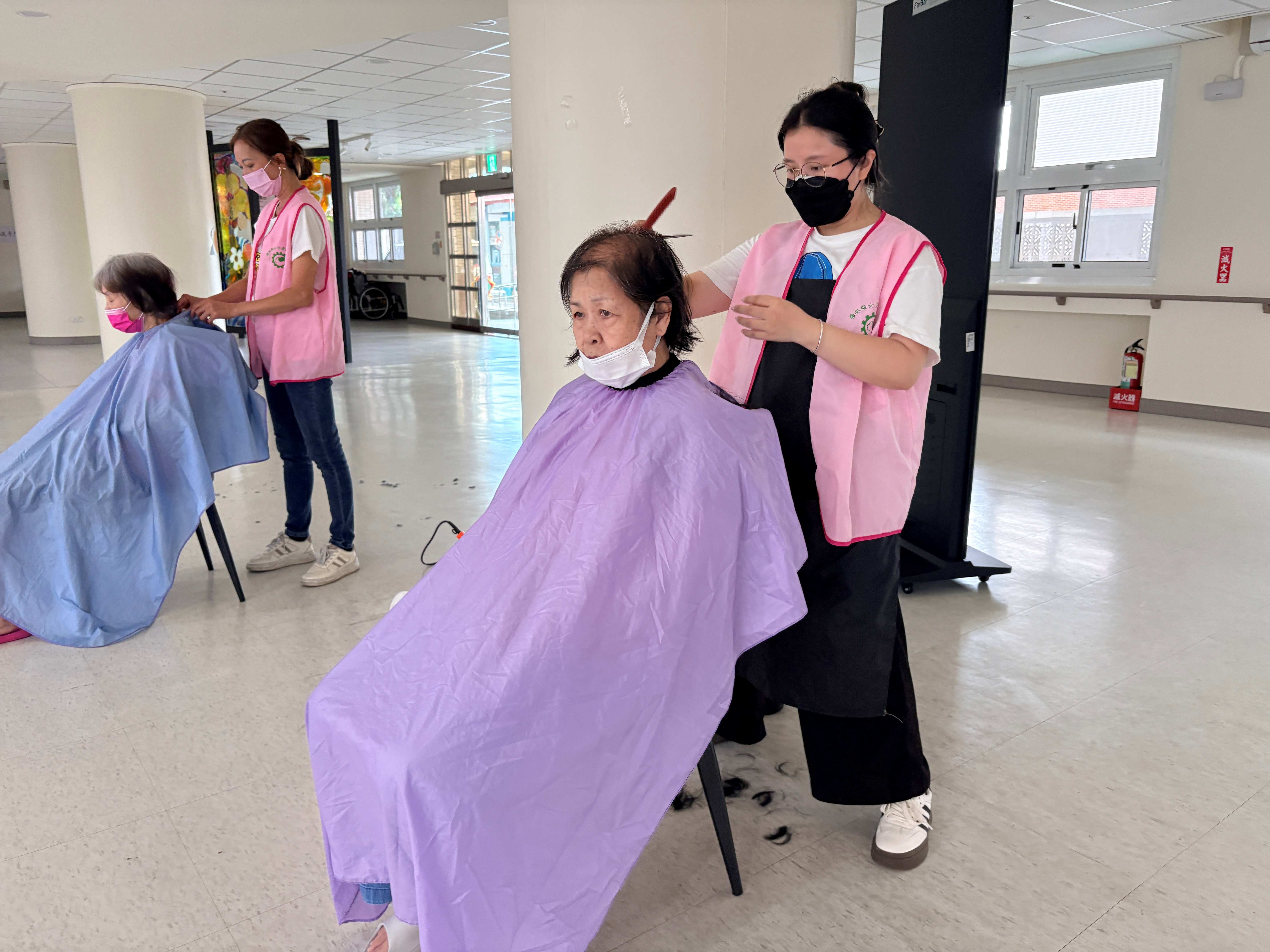 115年9月2日女子燙髮業職業工會蒞臨本家，為長輩愛心義剪
