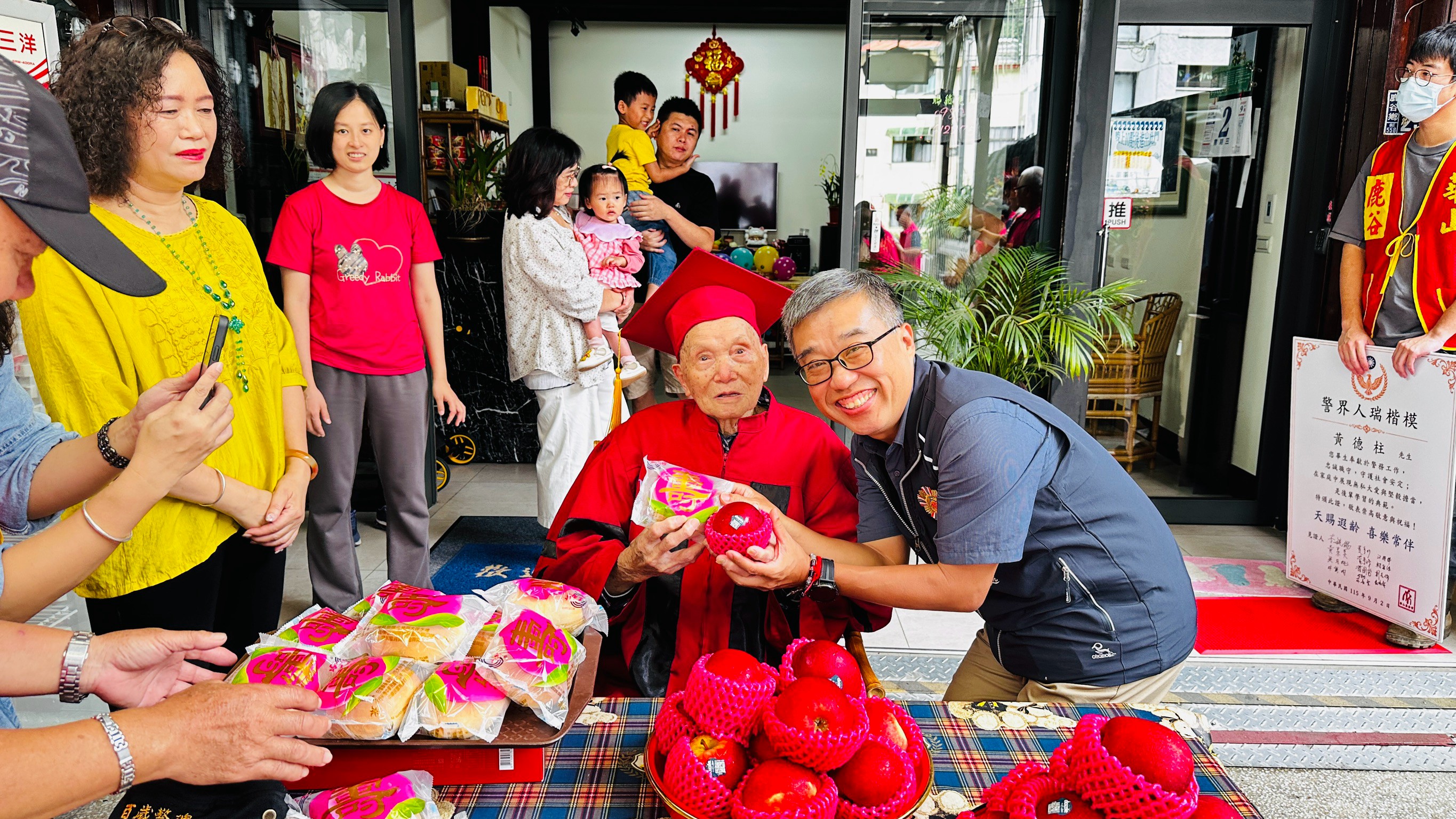 榮民人瑞黃爺爺歡度101歲嵩壽 南投縣榮民服務處溫馨祝賀