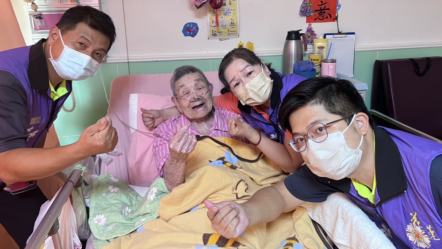 秋節送暖關懷不間斷 花蓮榮服處攜手榮院慰訪住院及社區退除役官兵眷
