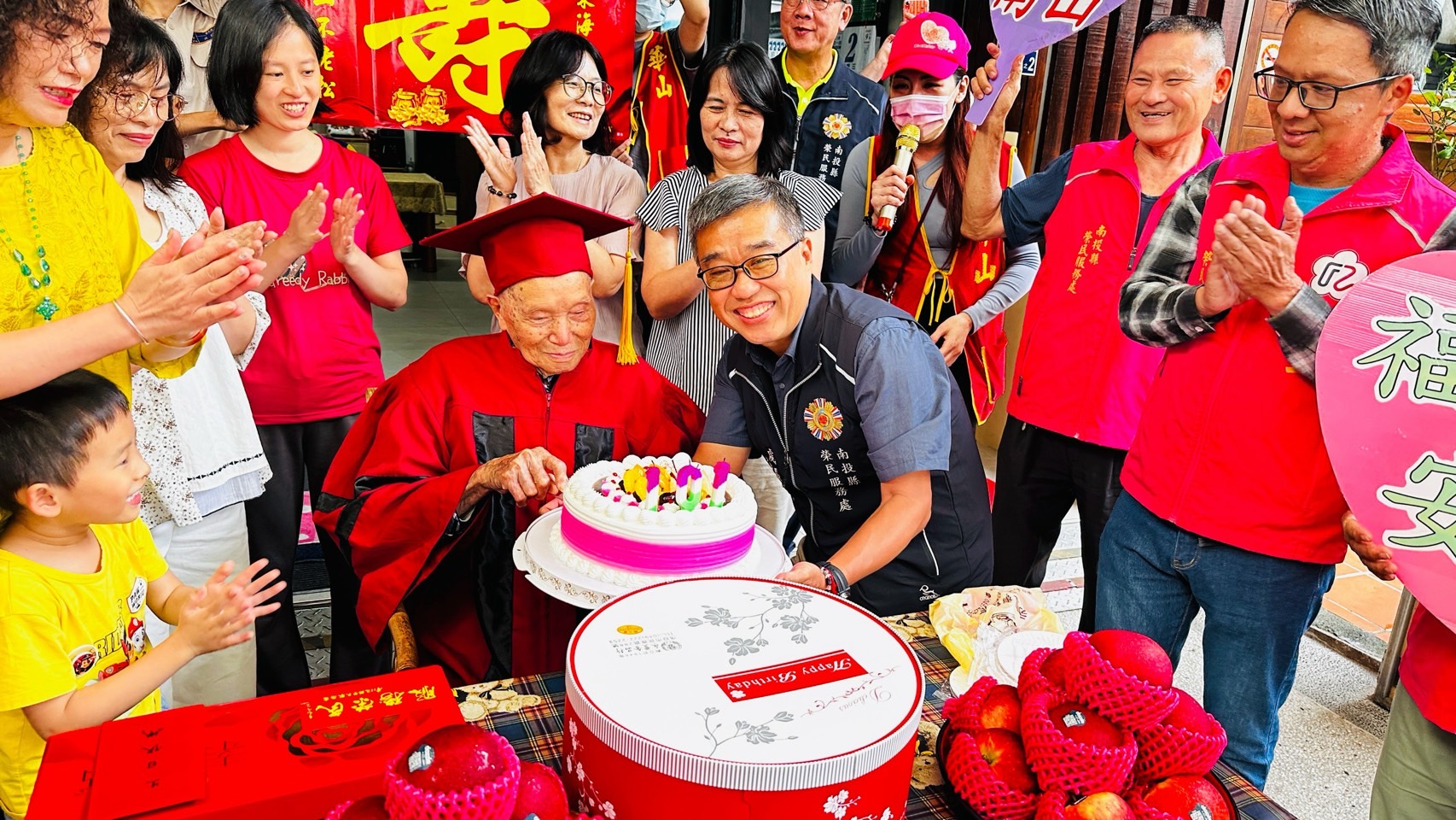 榮民人瑞黃爺爺歡度101歲嵩壽 南投縣榮民服務處溫馨祝賀