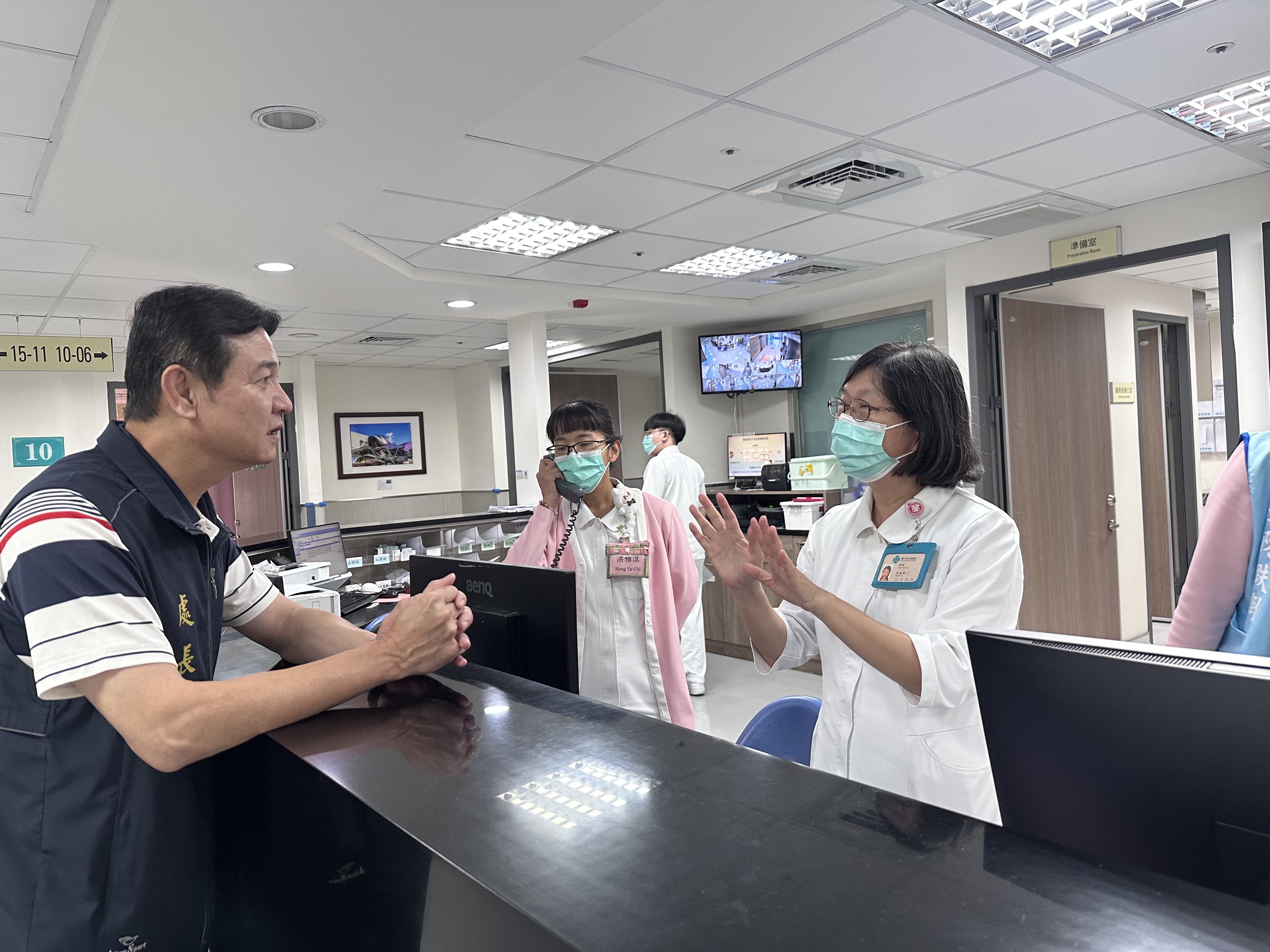 彰化榮服處秋節送暖 邱文俊處長赴中榮慰問住院榮民眷3