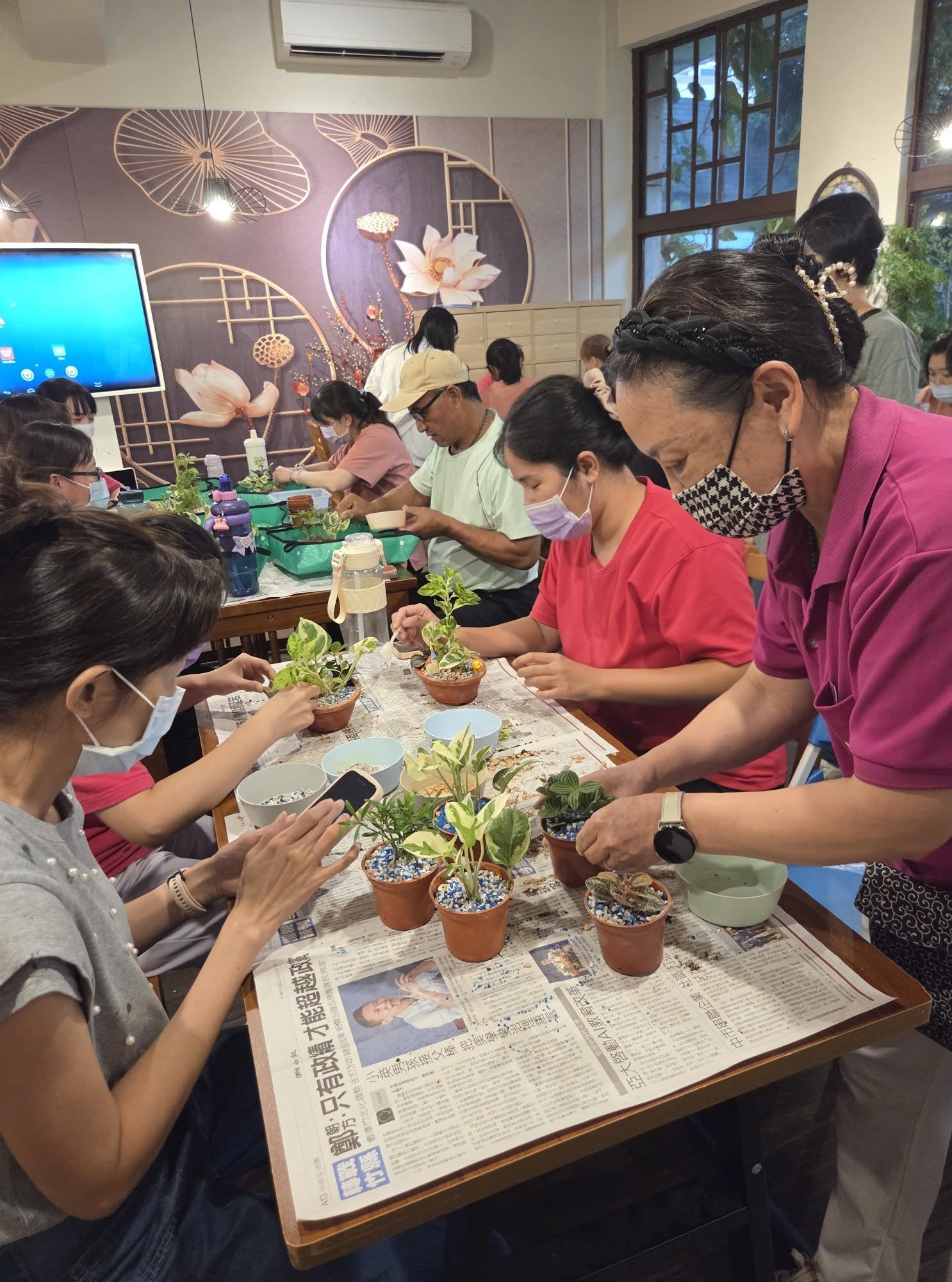 草木芬芳撫慰心靈🌿桃園榮家攜手臺北榮民總醫院桃園分院舉辦安寧療護與同仁舒壓課程😌