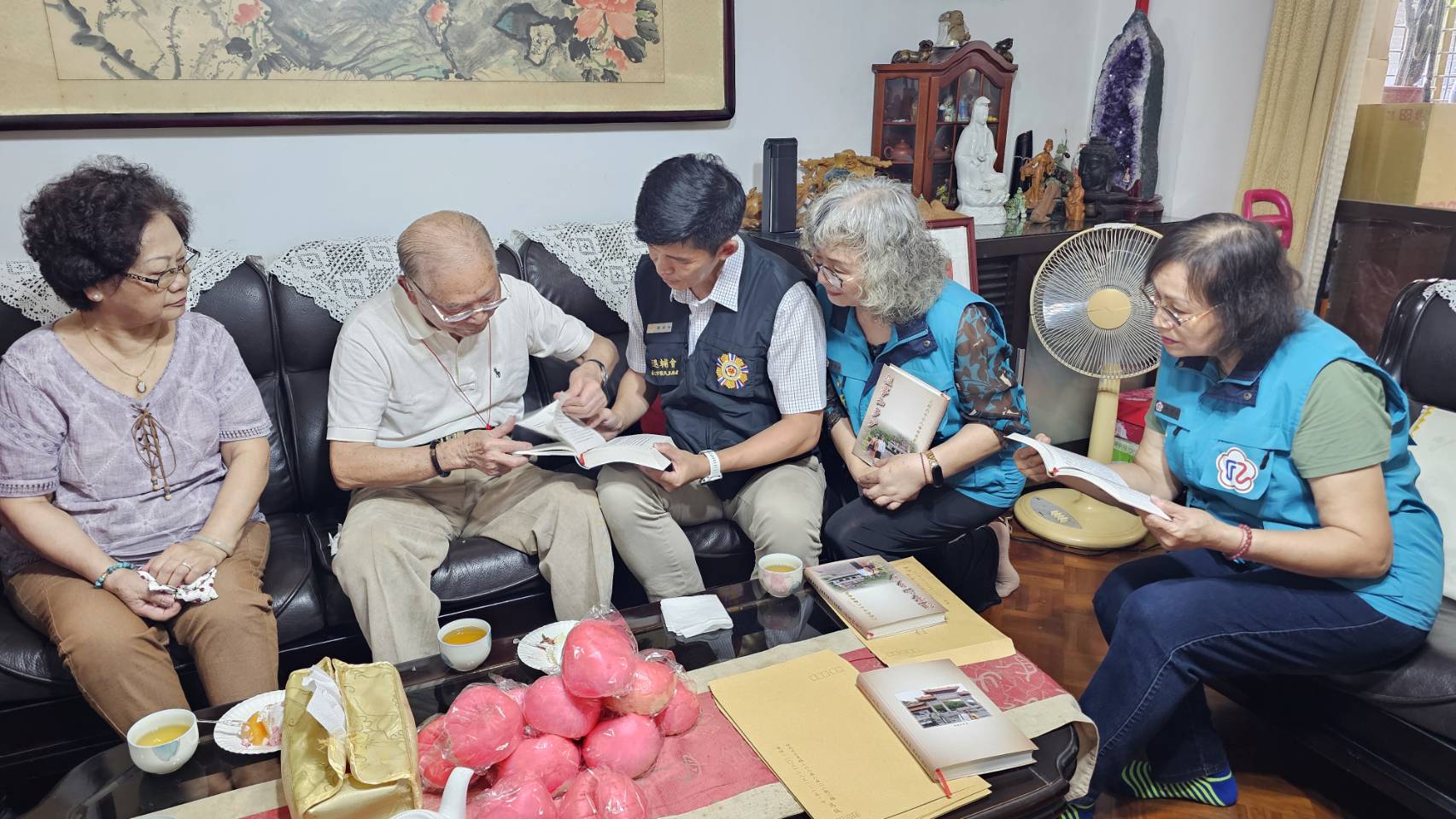 臺北市榮服處百歲賀壽 歡慶士林區馮爺爺嵩壽