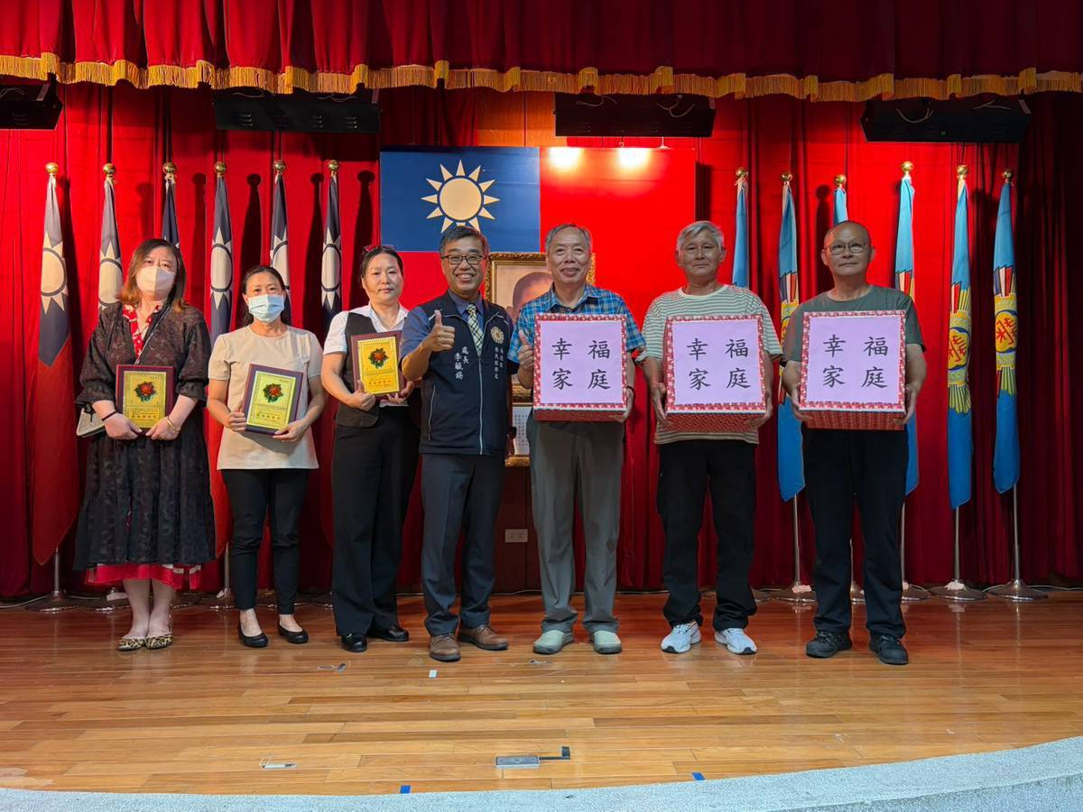 新住民家庭歡聚迎中秋!南投縣榮服處辦理生活適應輔導與幸福家庭表揚活動