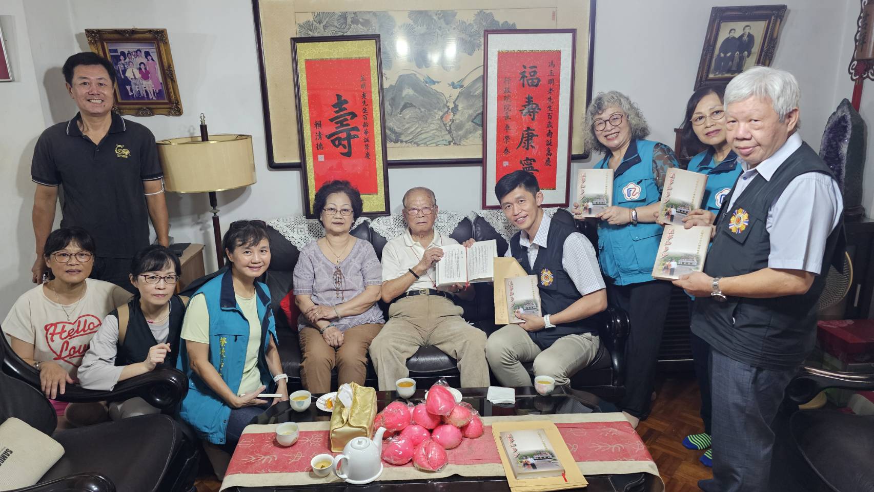臺北市榮服處百歲賀壽 歡慶士林區馮爺爺嵩壽