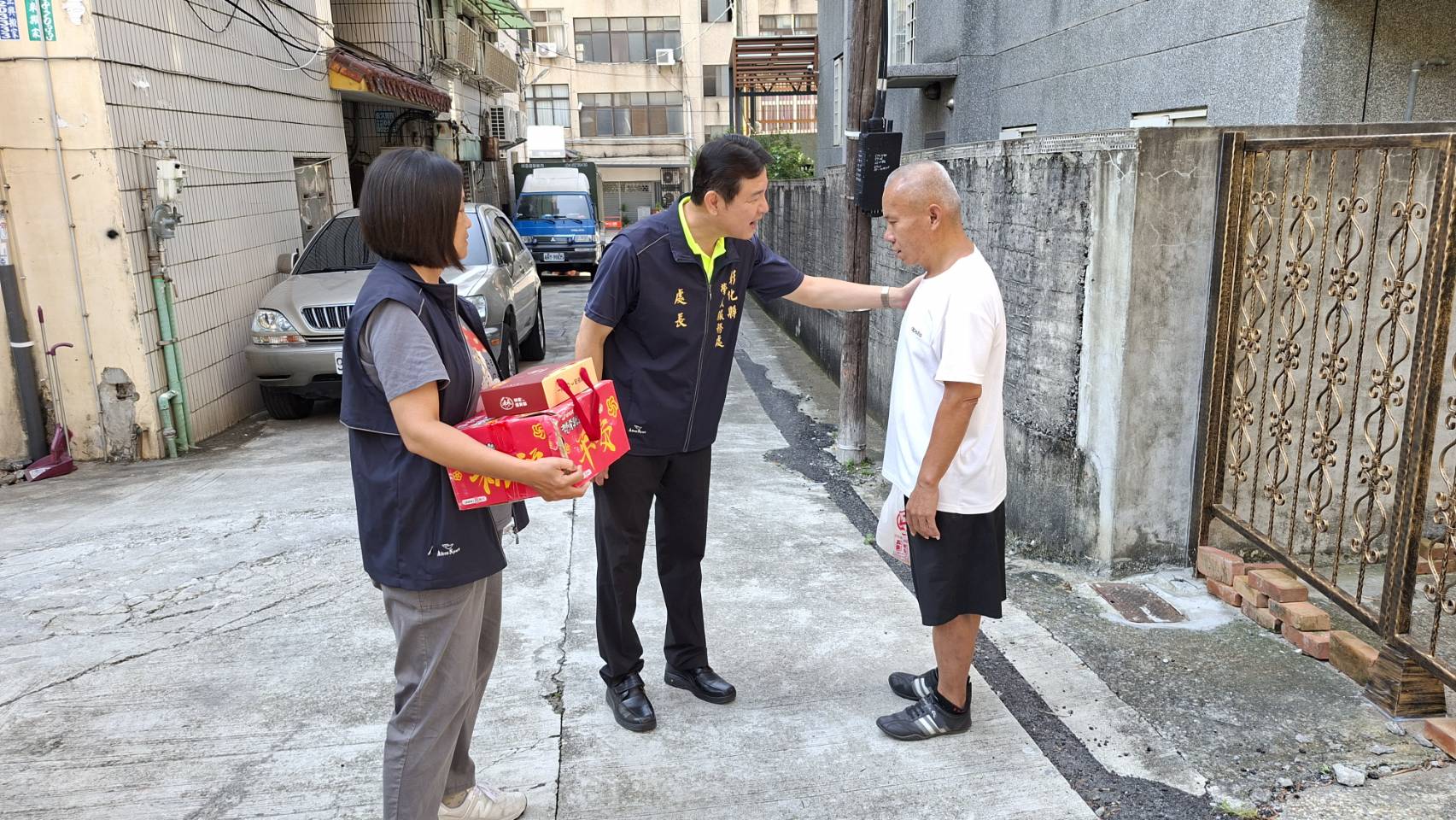 一盒月餅傳心意 彰化榮服處中秋前夕走訪榮民眷送暖2