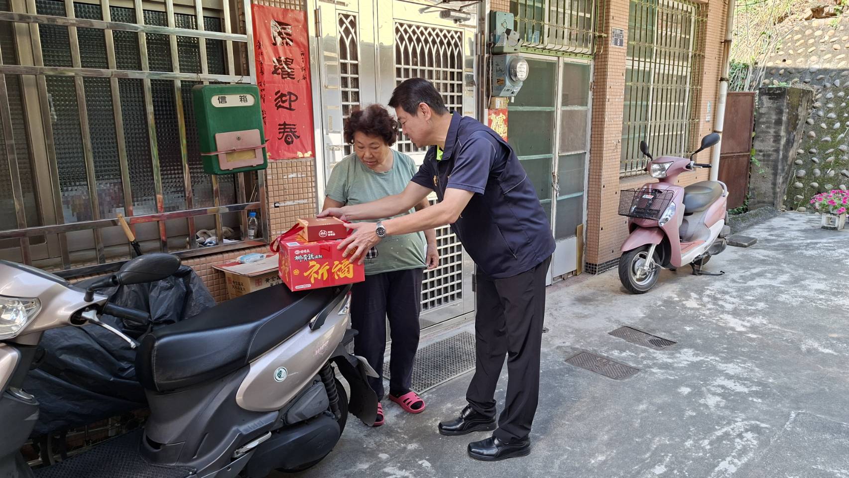 一盒月餅傳心意 彰化榮服處中秋前夕走訪榮民眷送暖5