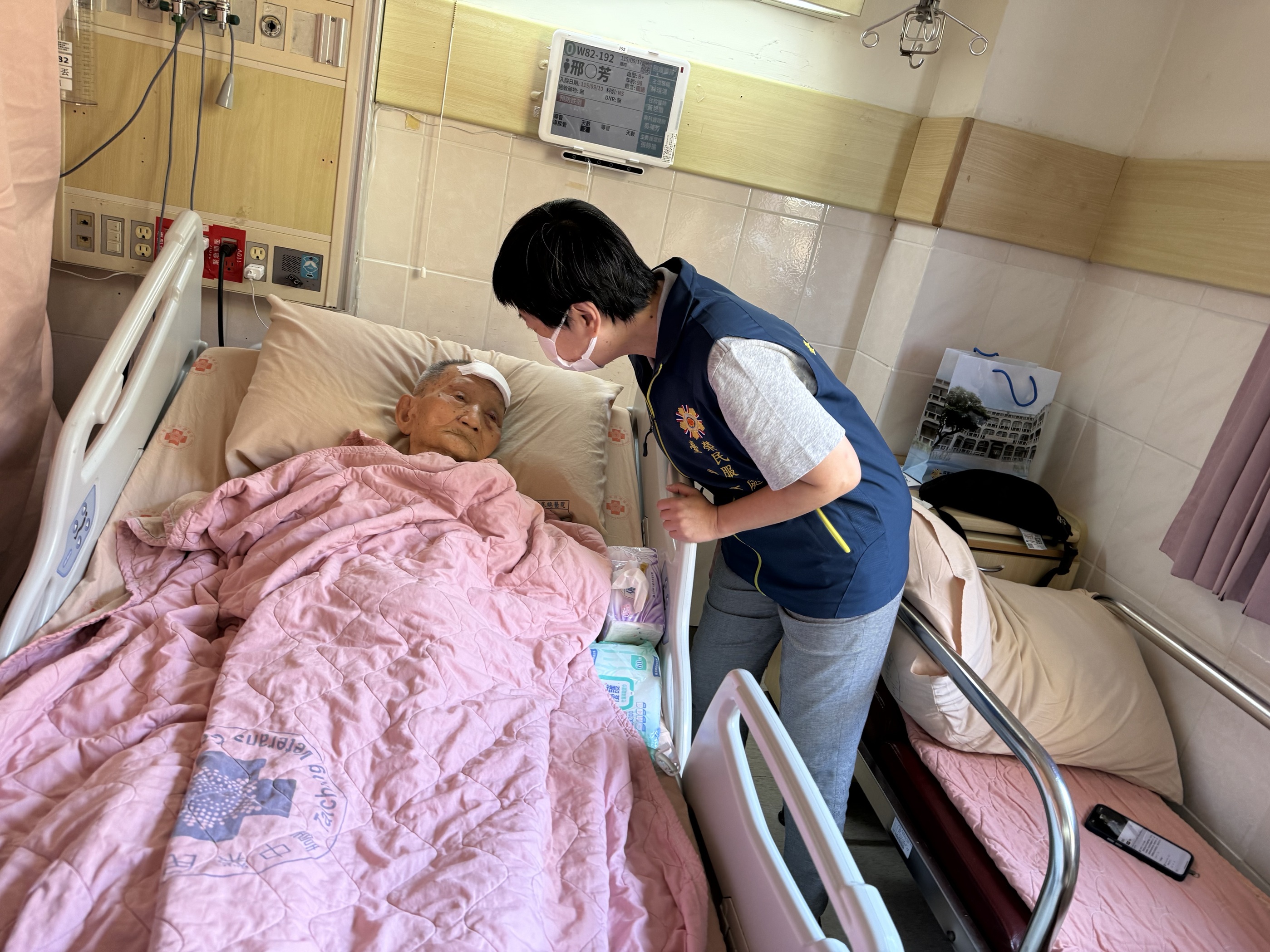 臺中市榮服處攜手欣林天然氣　中秋關懷不停歇