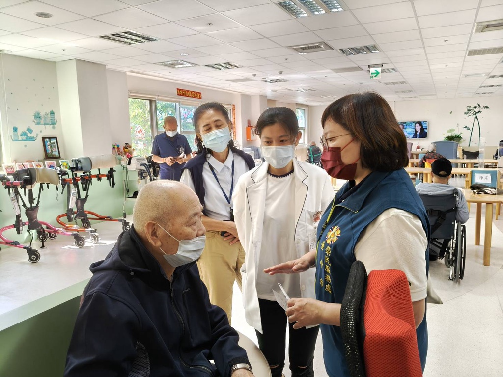 謝秀芬副處長關懷埔里分院住民-1