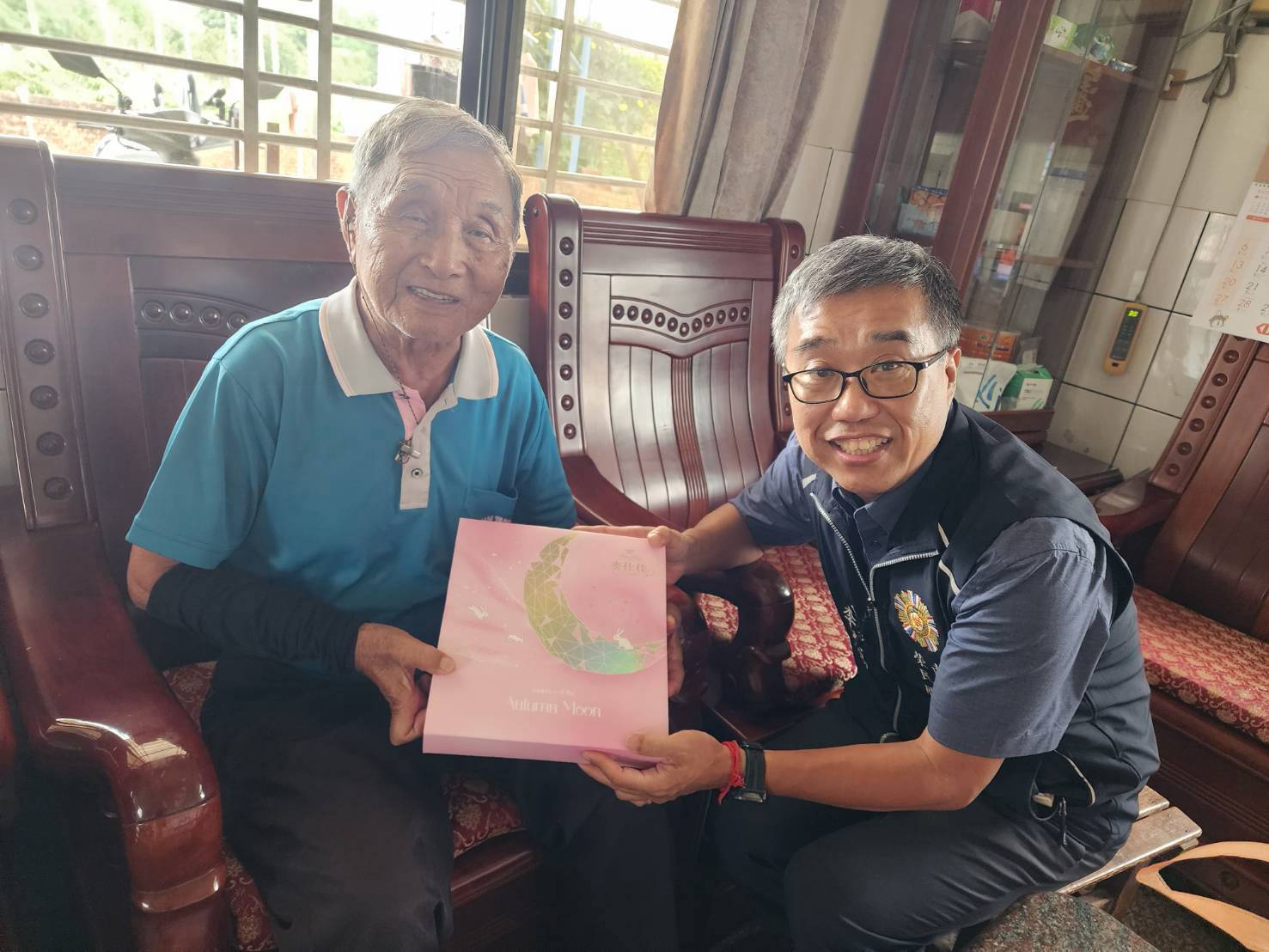 中秋送暖情意長 南投縣榮服處訪視義務役傷殘官兵傳遞溫馨祝福