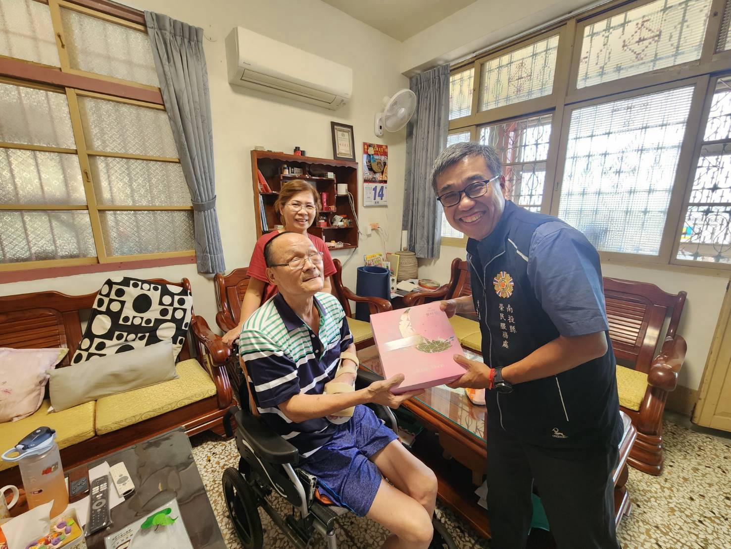 中秋送暖情意長 南投縣榮服處訪視義務役傷殘官兵傳遞溫馨祝福