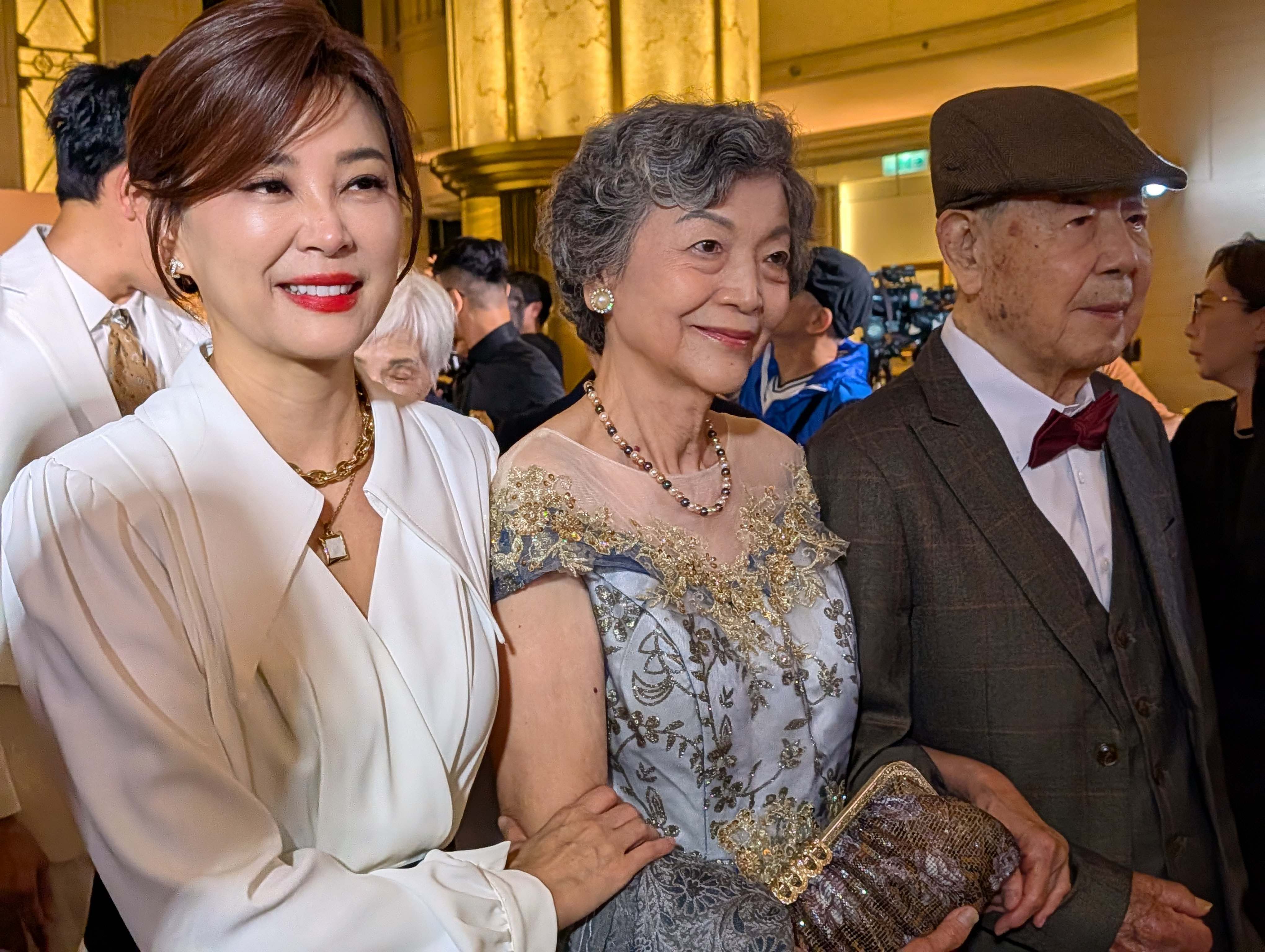 台灣優質生命協會「愛不止息晚宴」 板橋榮家長輩華麗變身走上星光大道享尊榮
